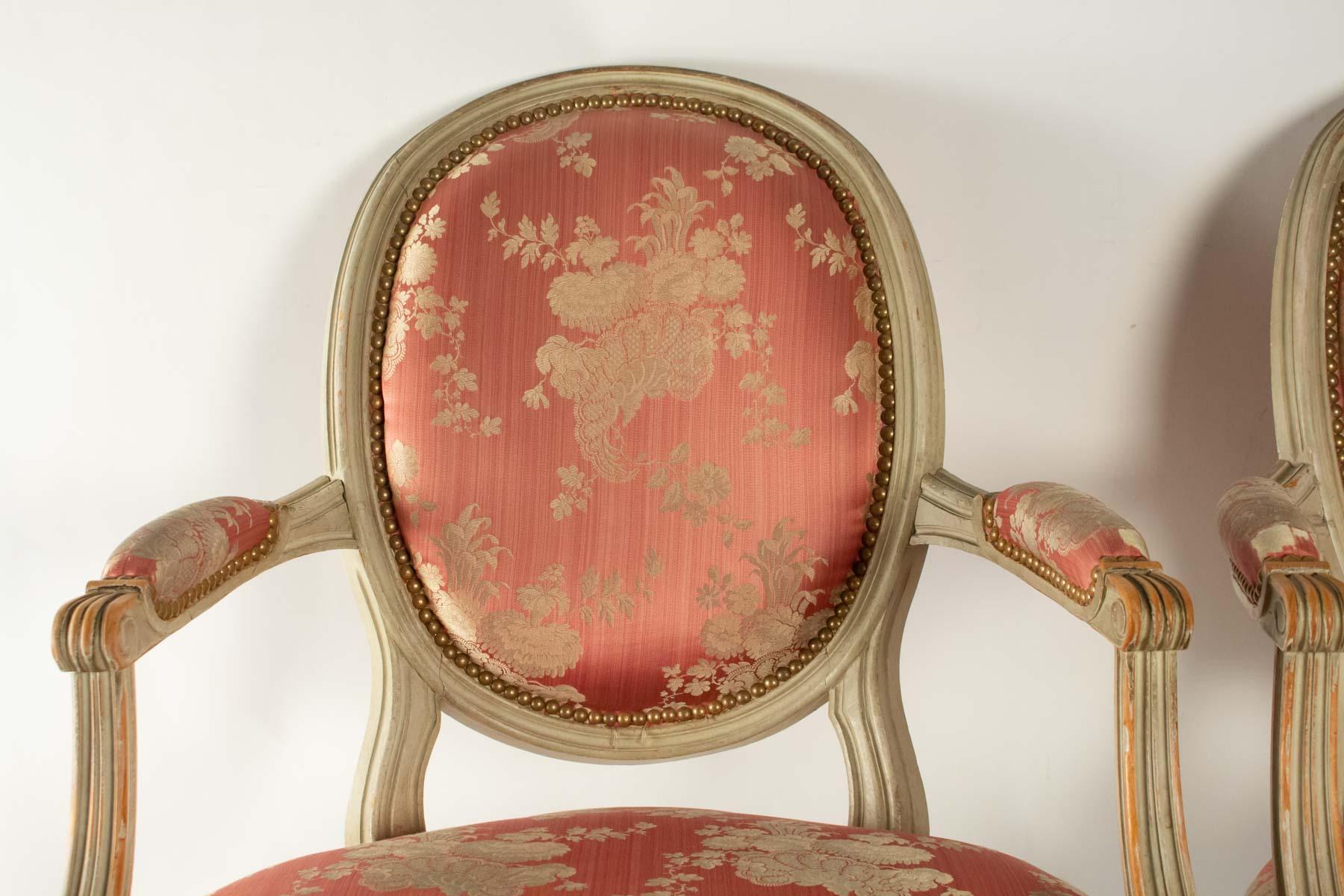 Pair of Pretty Cameo Backed Armchairs in the Style of Louis XVI In Good Condition In Saint-Ouen, FR