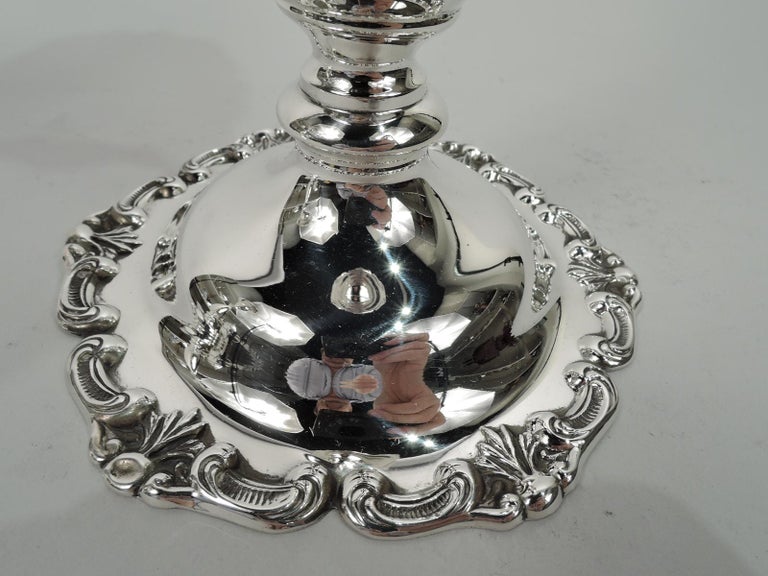 Pair of Pretty Georgian-Style Sterling Silver Candlesticks In Excellent Condition For Sale In New York, NY