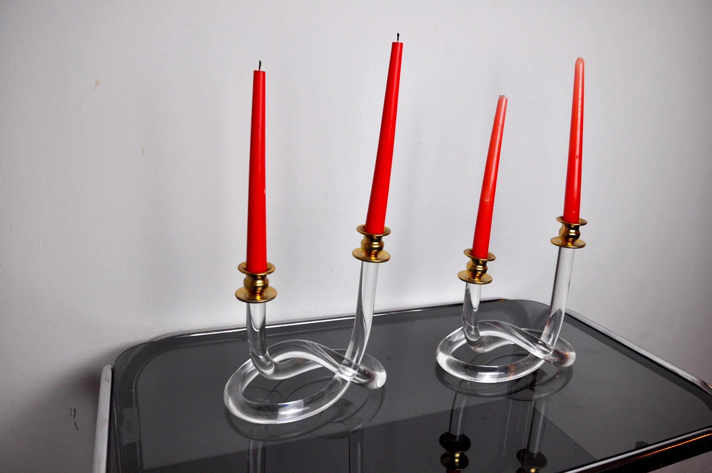 Italian Pair of Pretzel Candlesticks by Dorothy Thorpe in Lucite, 1970 For Sale