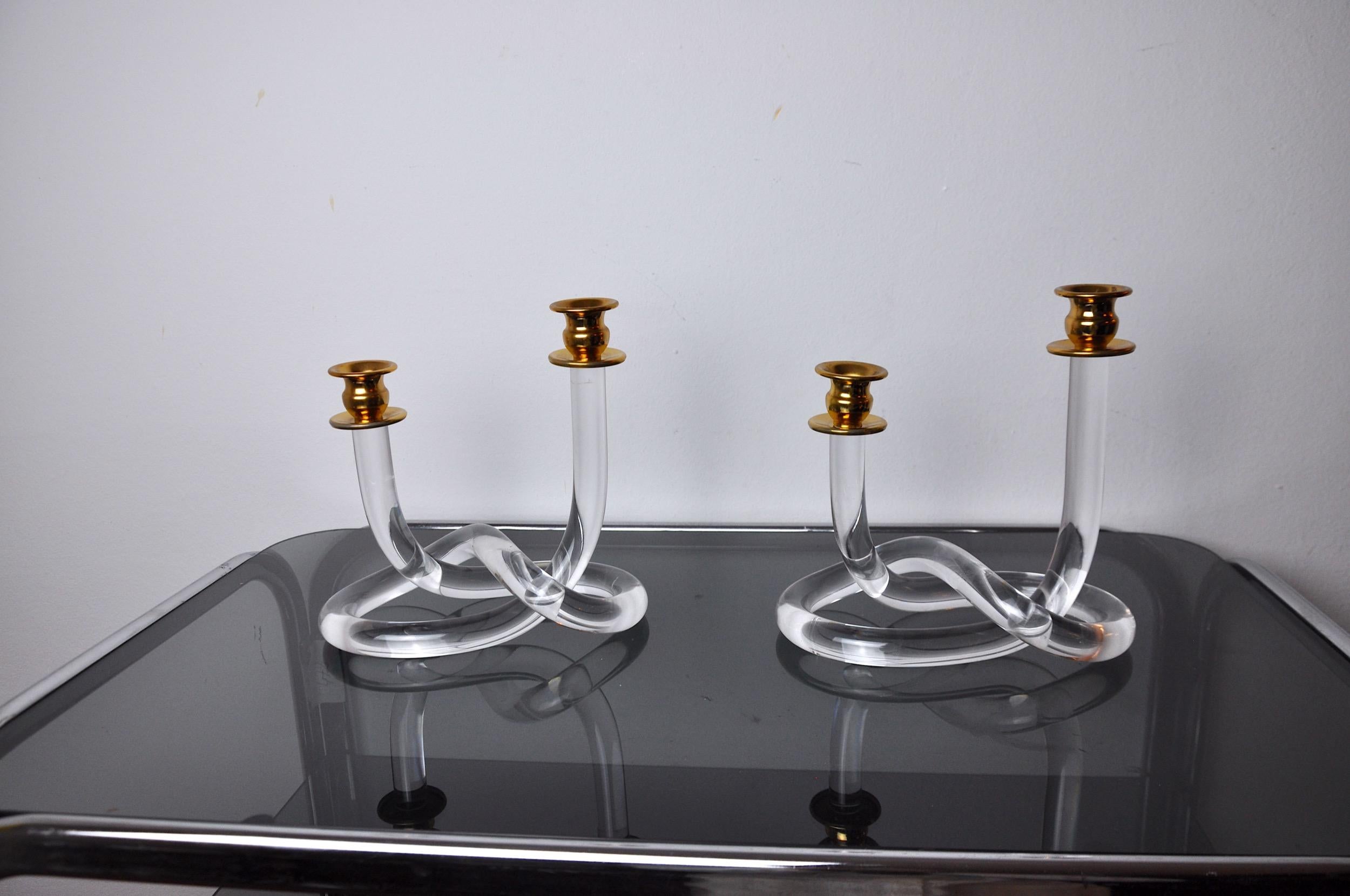 Pair of Pretzel Candlesticks by Dorothy Thorpe in Lucite, 1970 In Good Condition For Sale In BARCELONA, ES