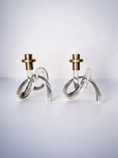Paar Brezel-Kerzenständer von Dorothy Thorpe, Lucite und vergoldetes Messing, 1970er Jahre