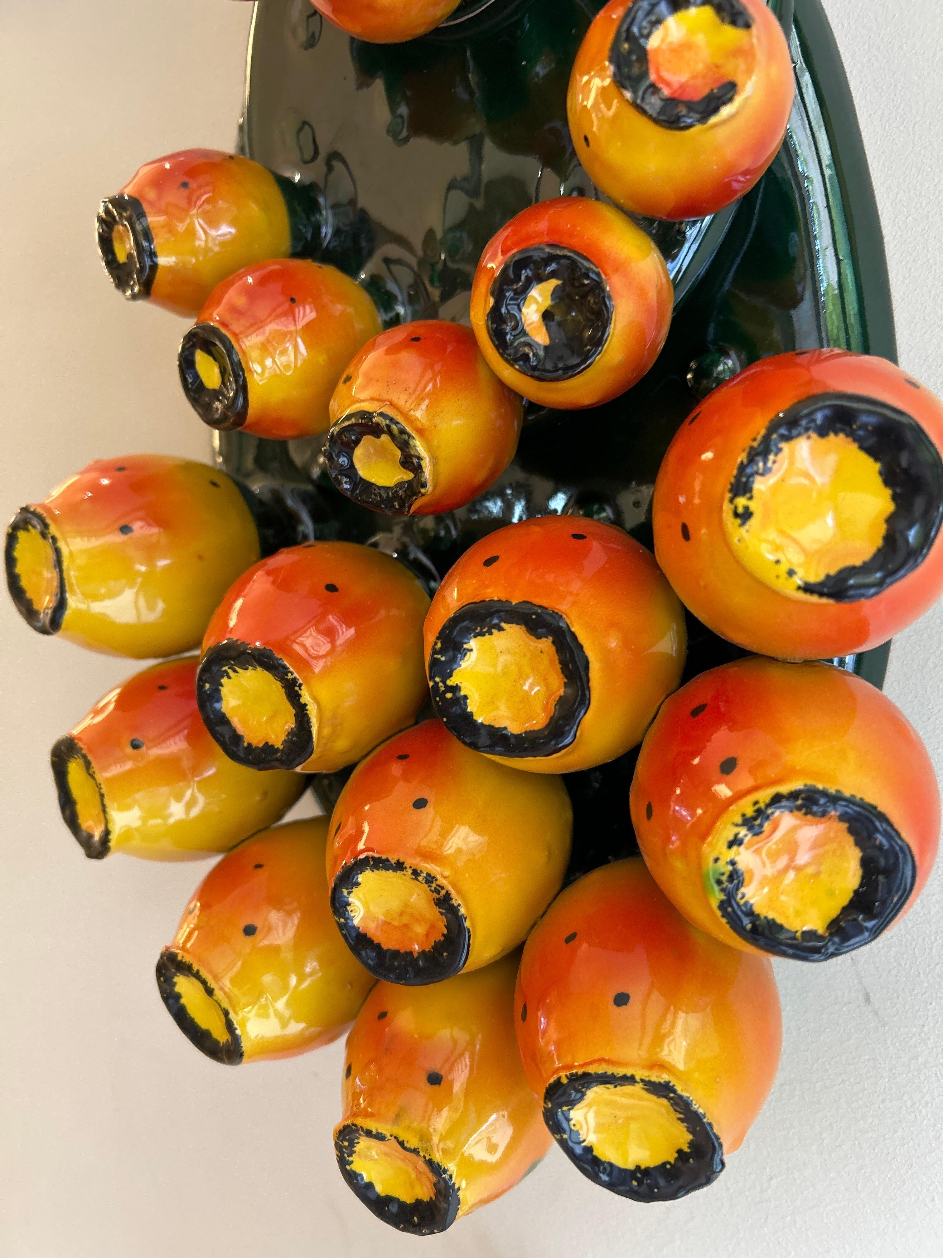 Kaktusfeigen-Paar, Terrakotta, Italien, 20. Jahrhundert (Italienisch) im Angebot