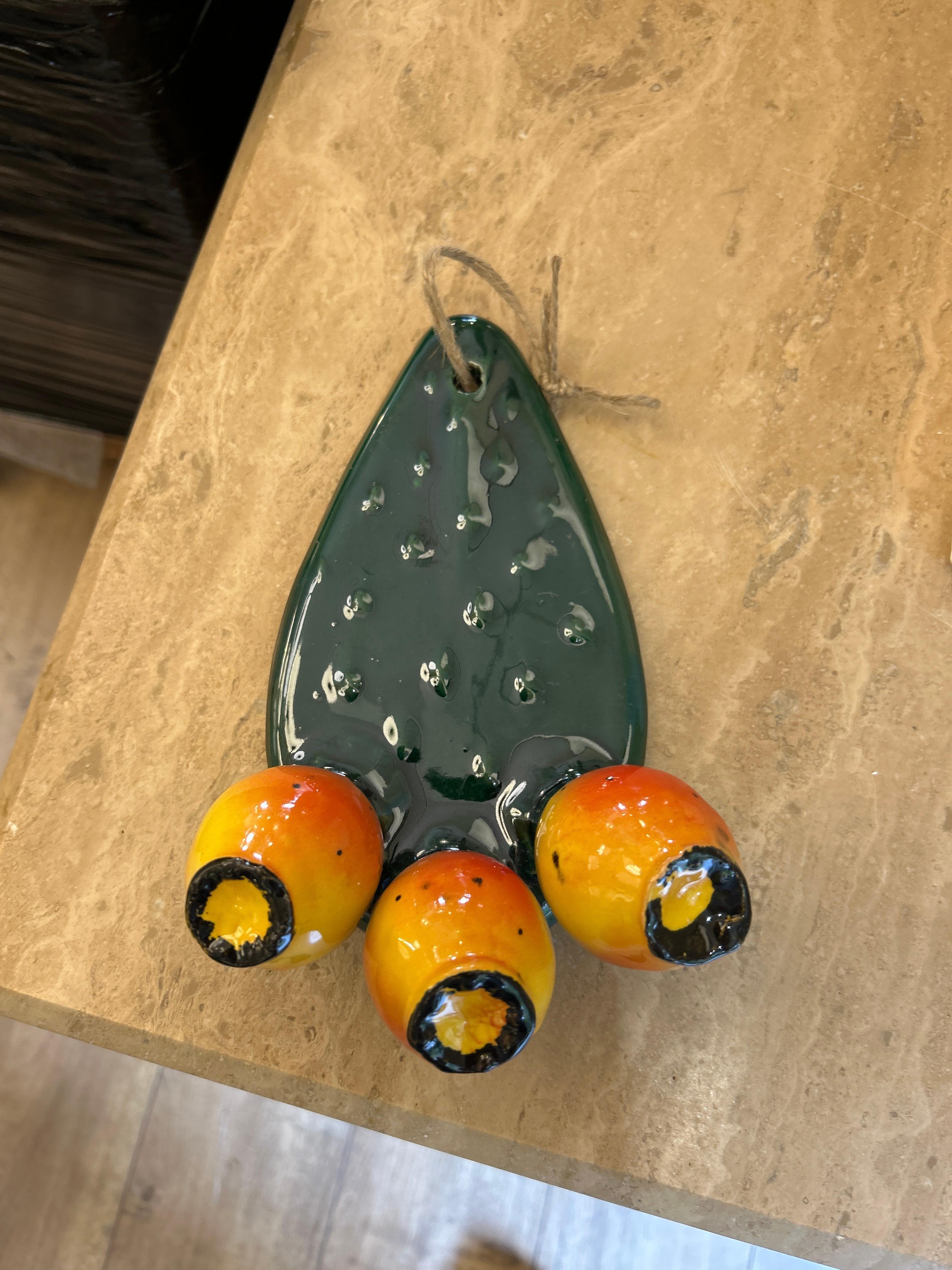 Kaktusfeigen-Paar, Terrakotta, Italien, 20. Jahrhundert im Zustand „Gut“ im Angebot in Nice, FR