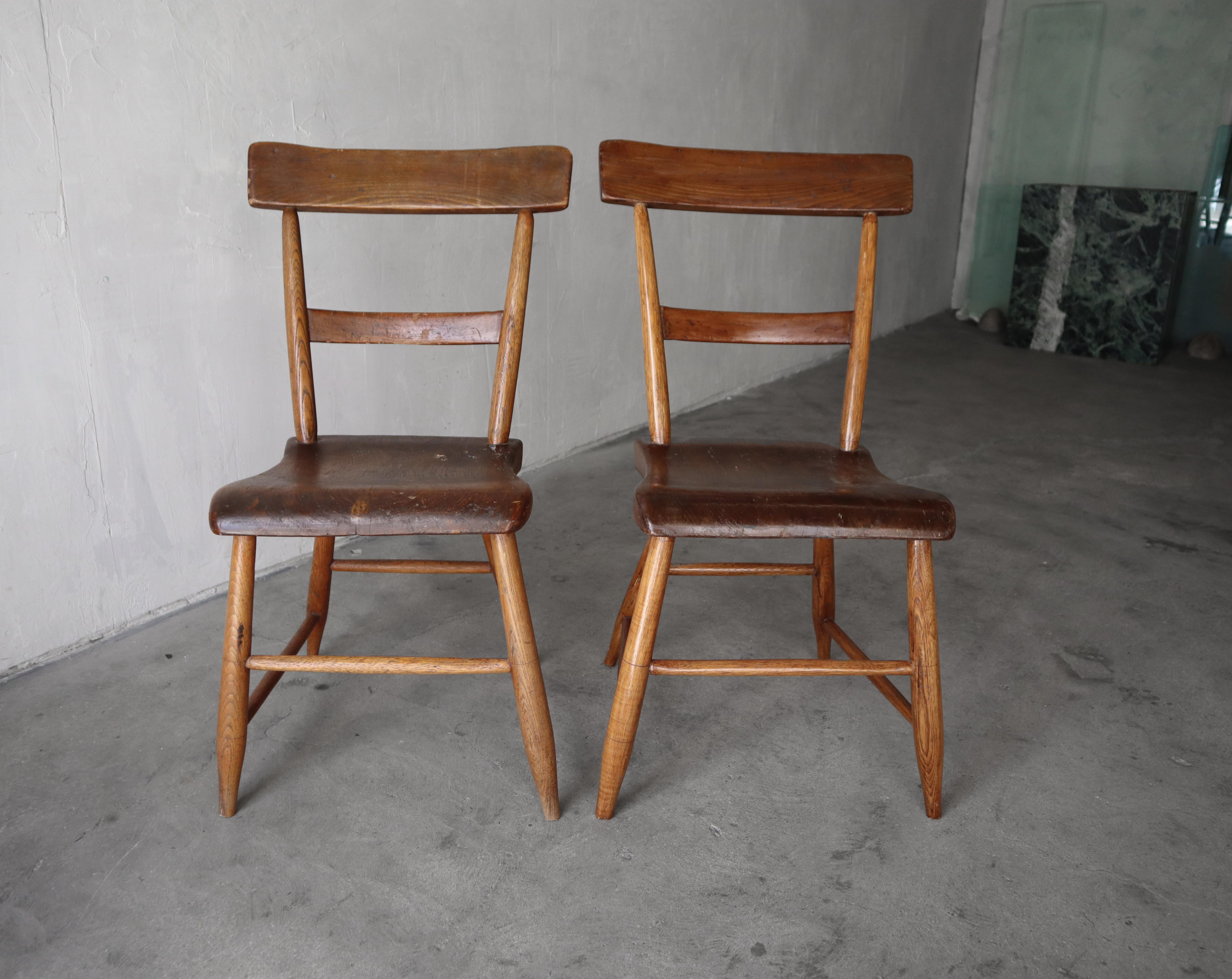 Primitif Paire de chaises d'appoint de style primitif français ancien en vente