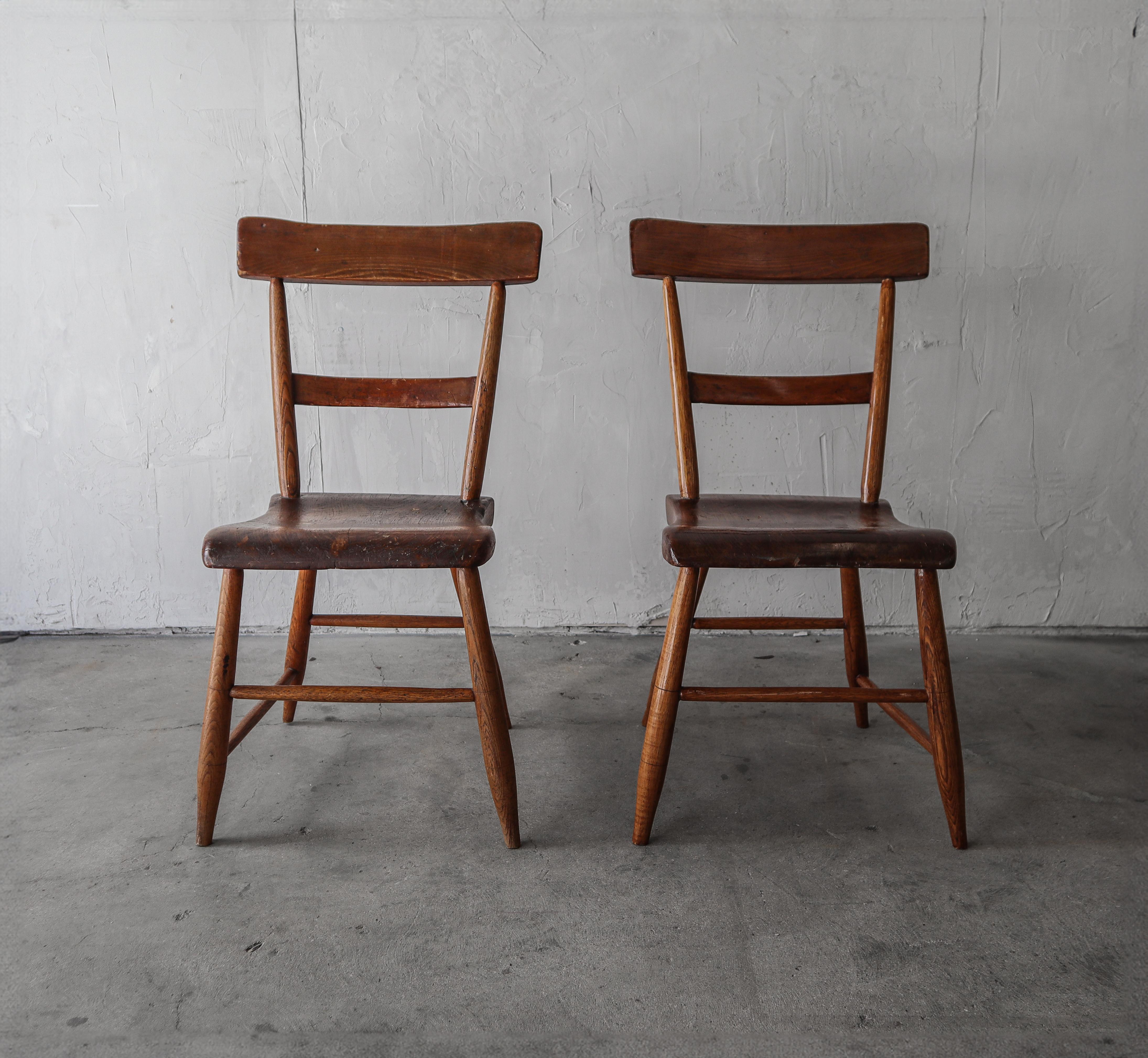 Paire de chaises d'appoint de style primitif français ancien Bon état - En vente à Las Vegas, NV