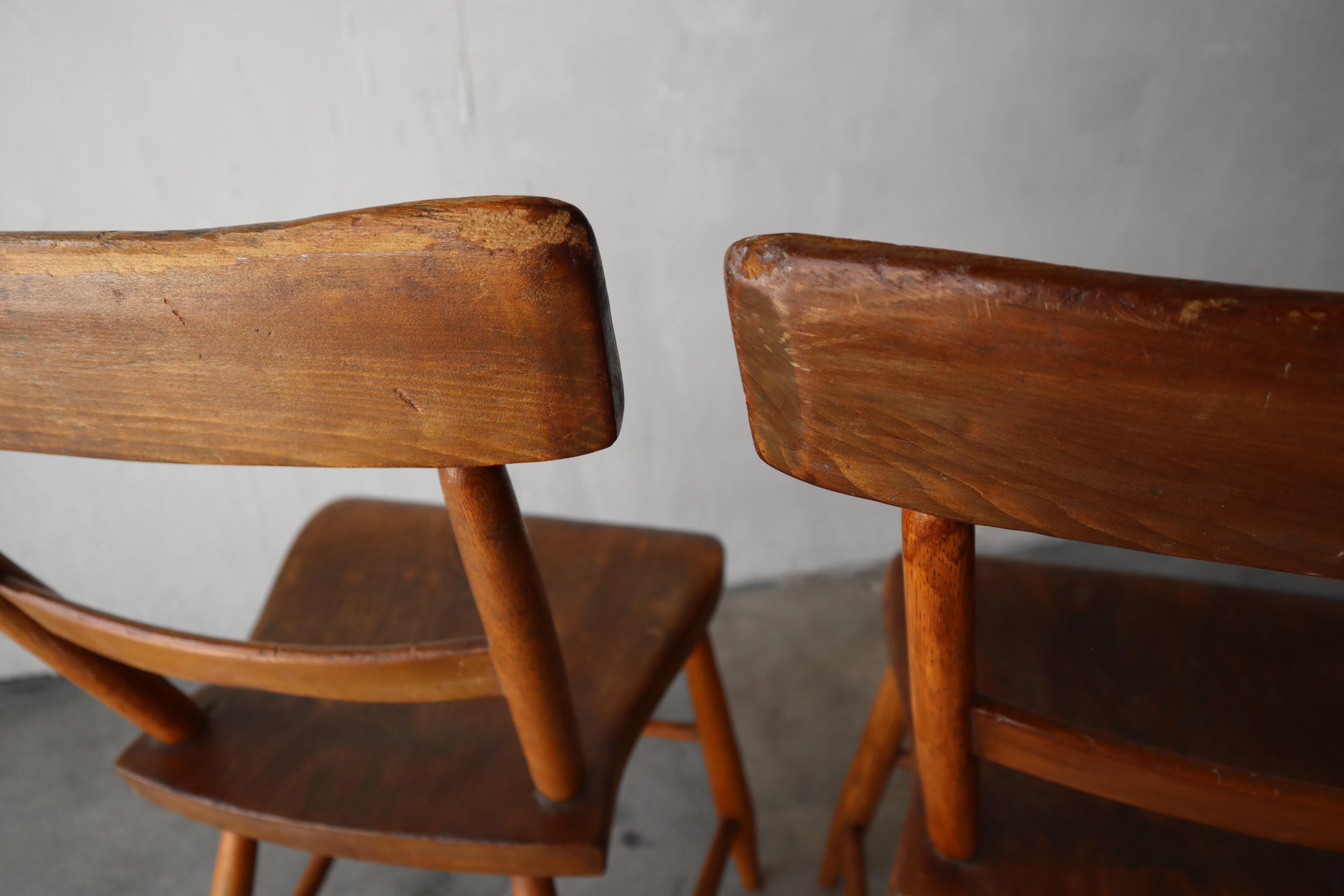 Bois Paire de chaises d'appoint de style primitif français ancien en vente