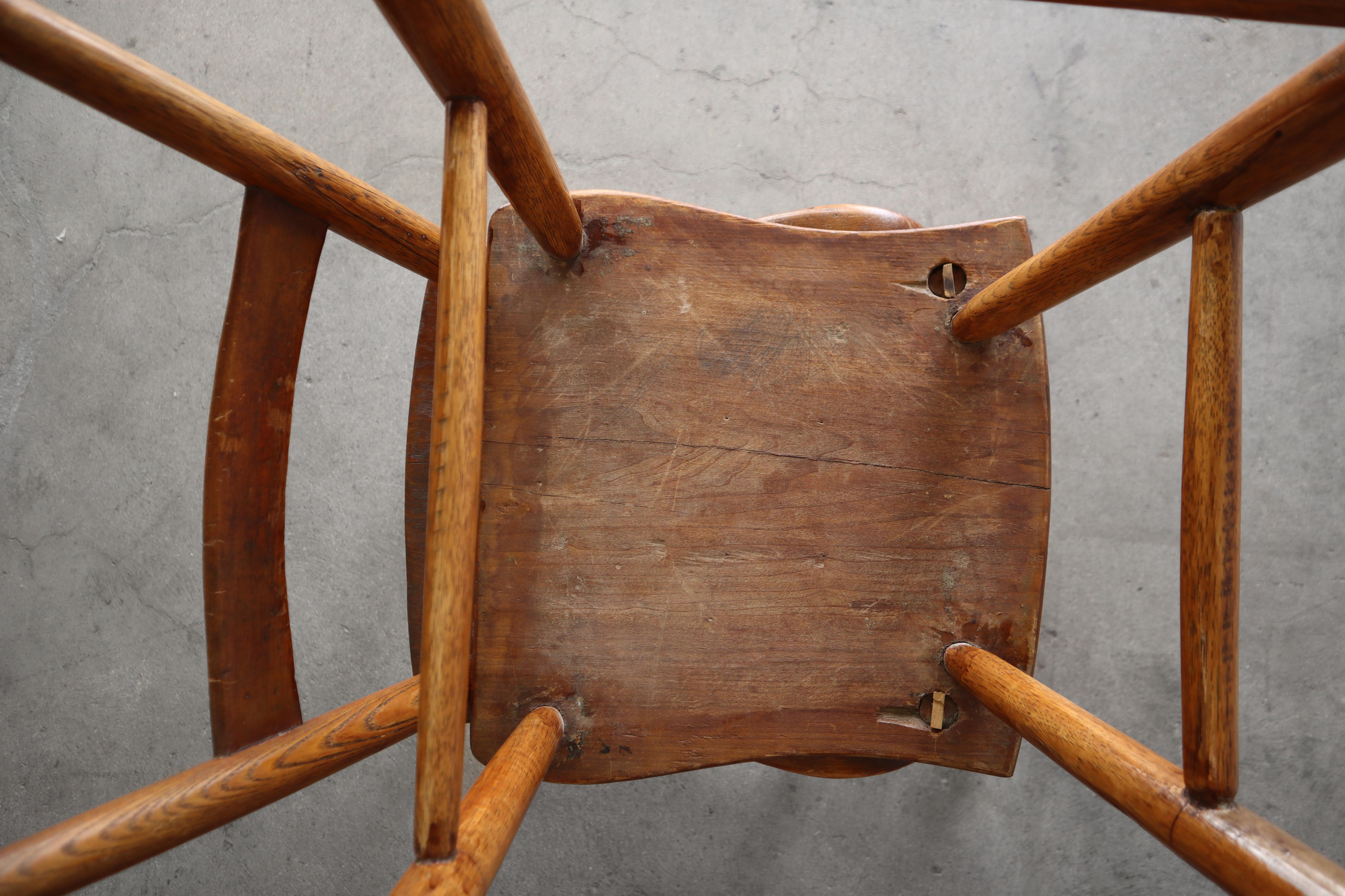 Paire de chaises d'appoint de style primitif français ancien en vente 2