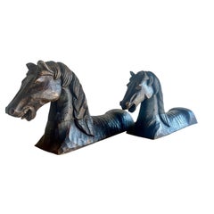 Esculturas primitivas de caballos talladas a mano, madera, España, década de 1940