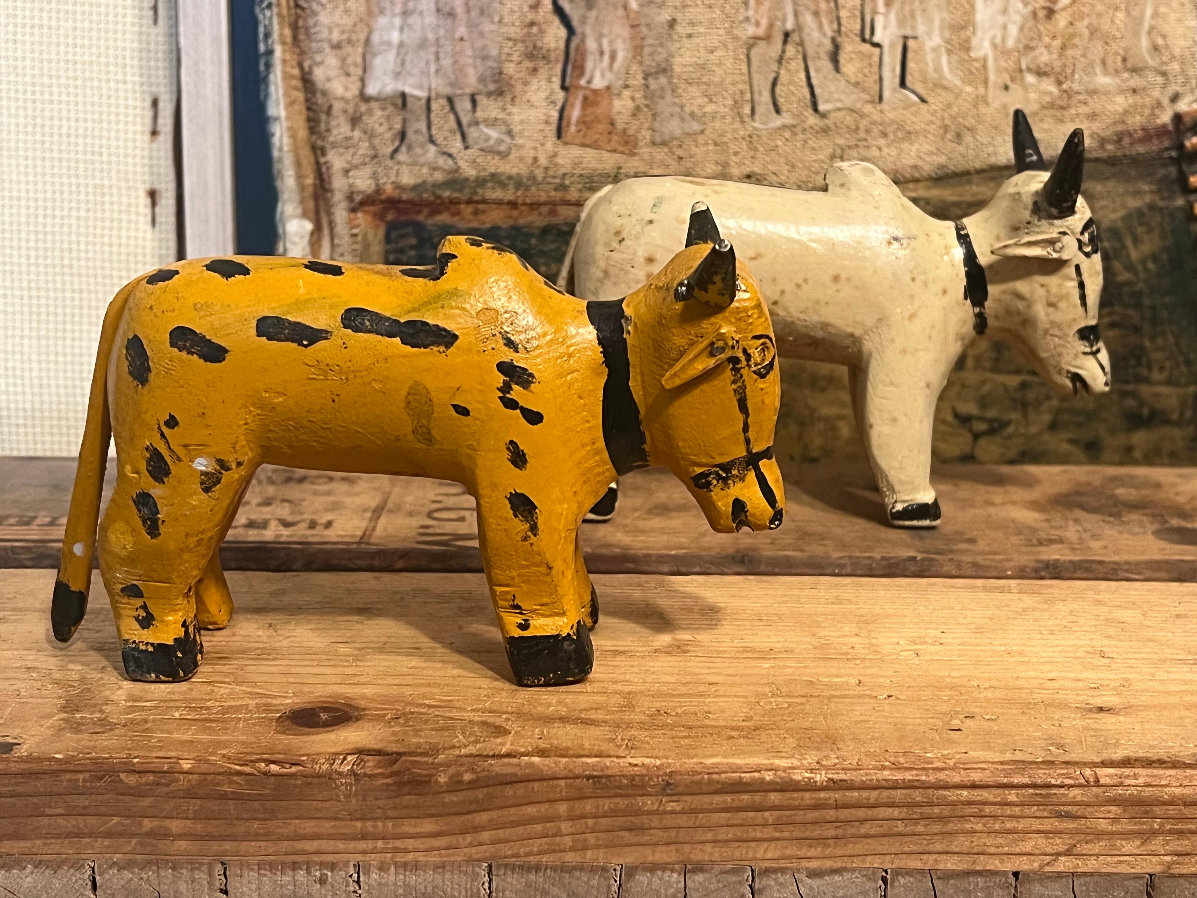 Mid-Century Modern Paire de sculptures animalières primitives faites à la main en vente