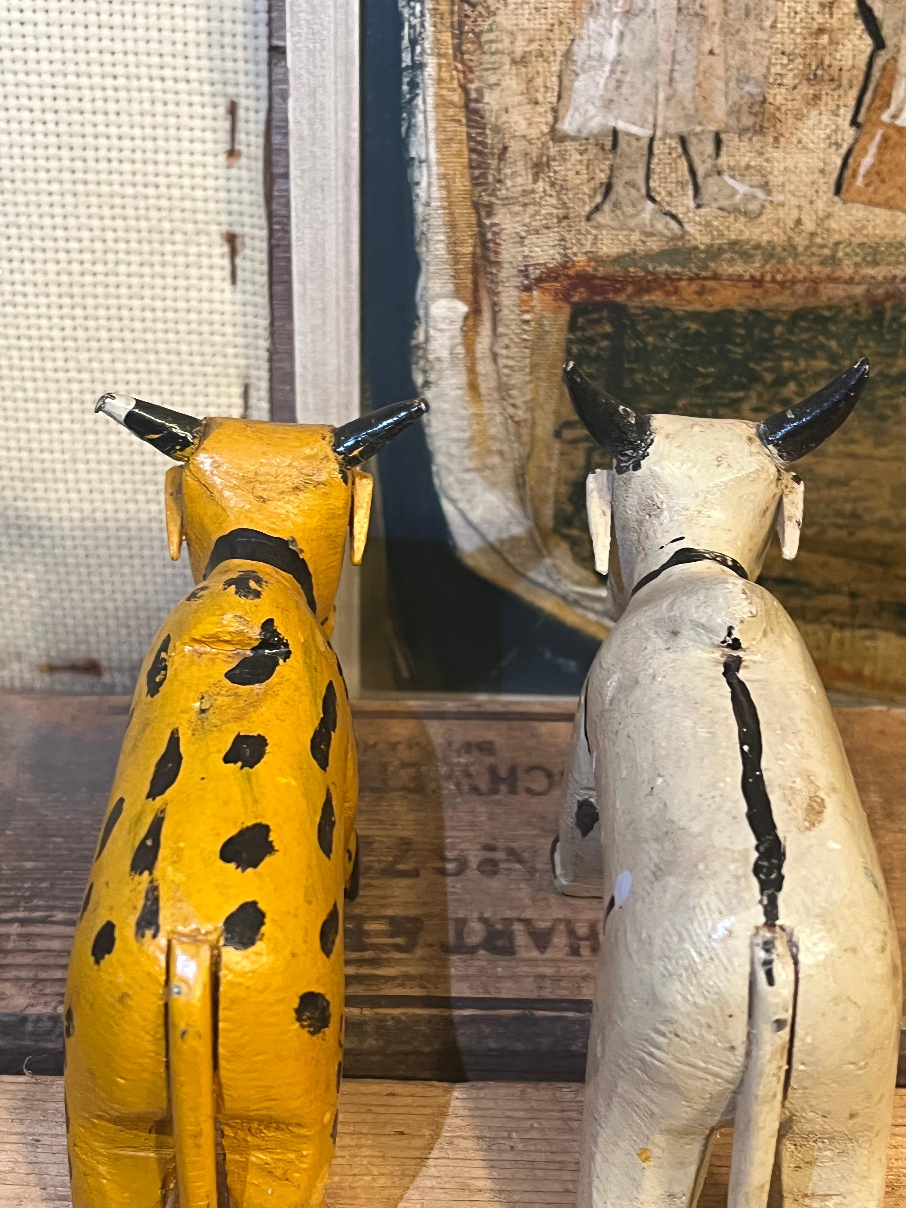 Fin du 20e siècle Paire de sculptures animalières primitives faites à la main en vente