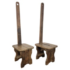 Coppia di sedie rustiche minimaliste con schienale in legno italiane, panche e sgabelli