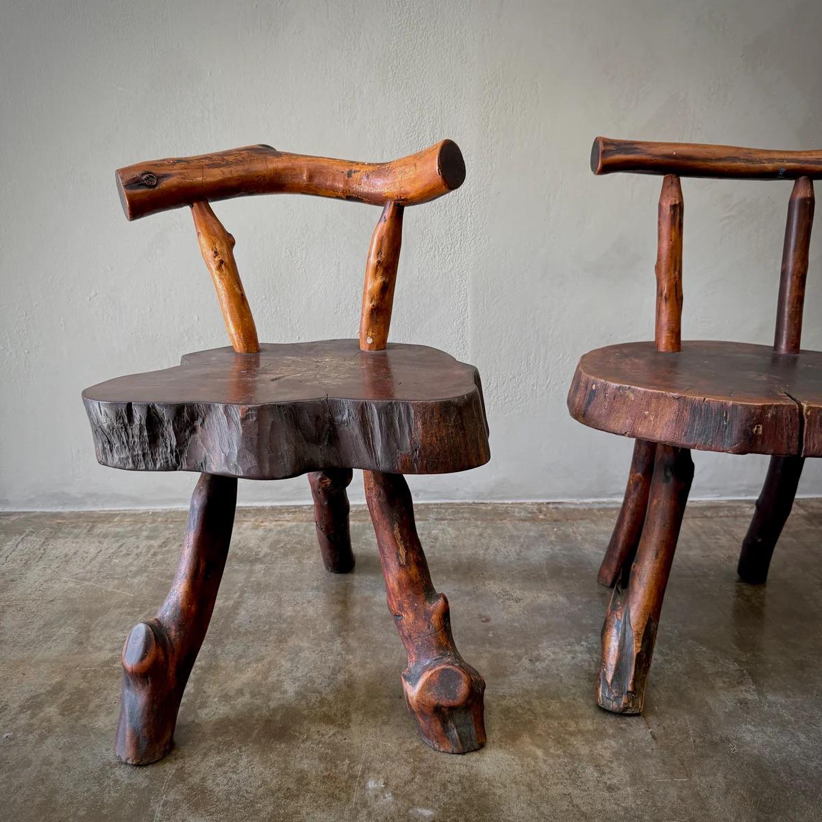 Bois Paire de chaises d'appoint primitives en vente