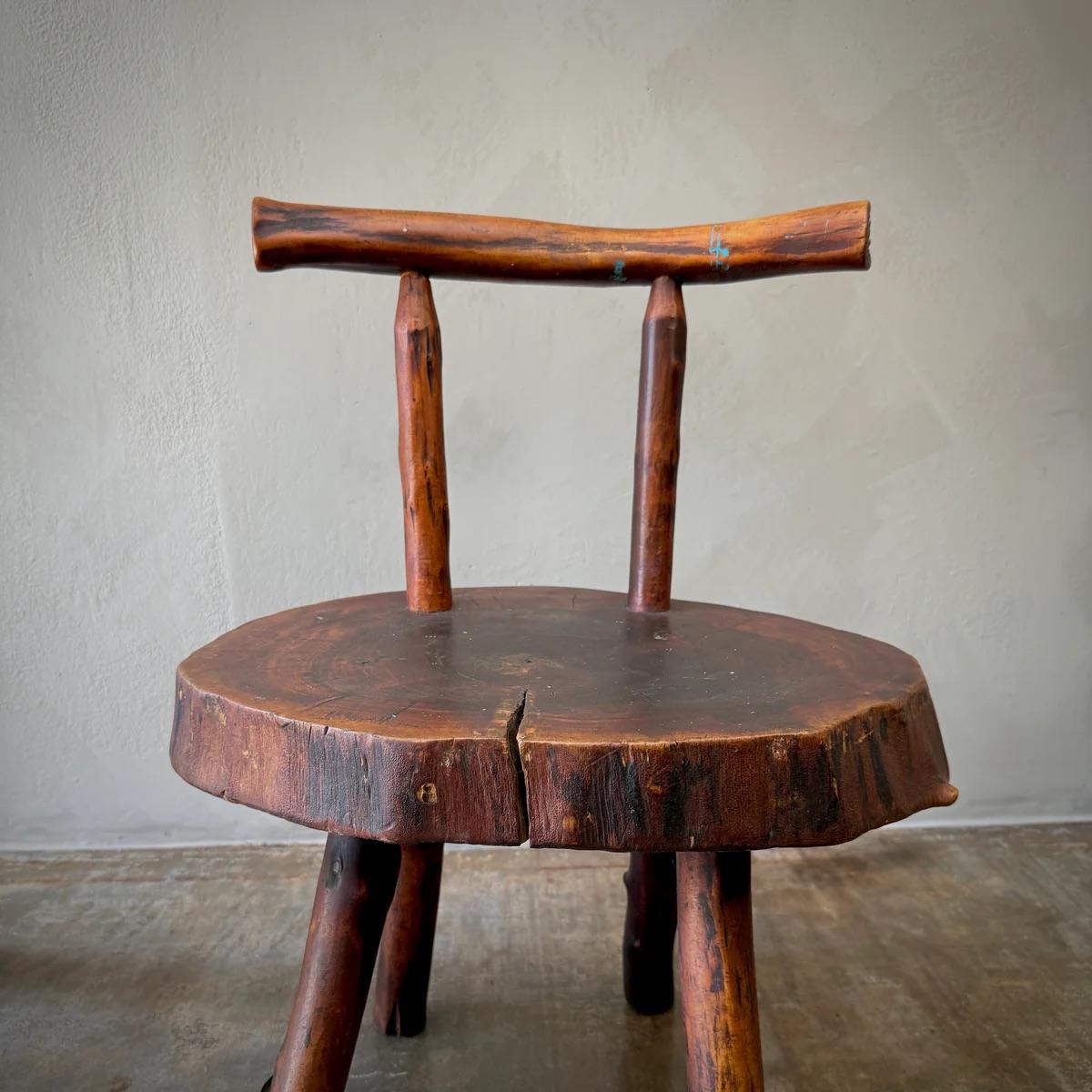 Paire de chaises d'appoint primitives en vente 2