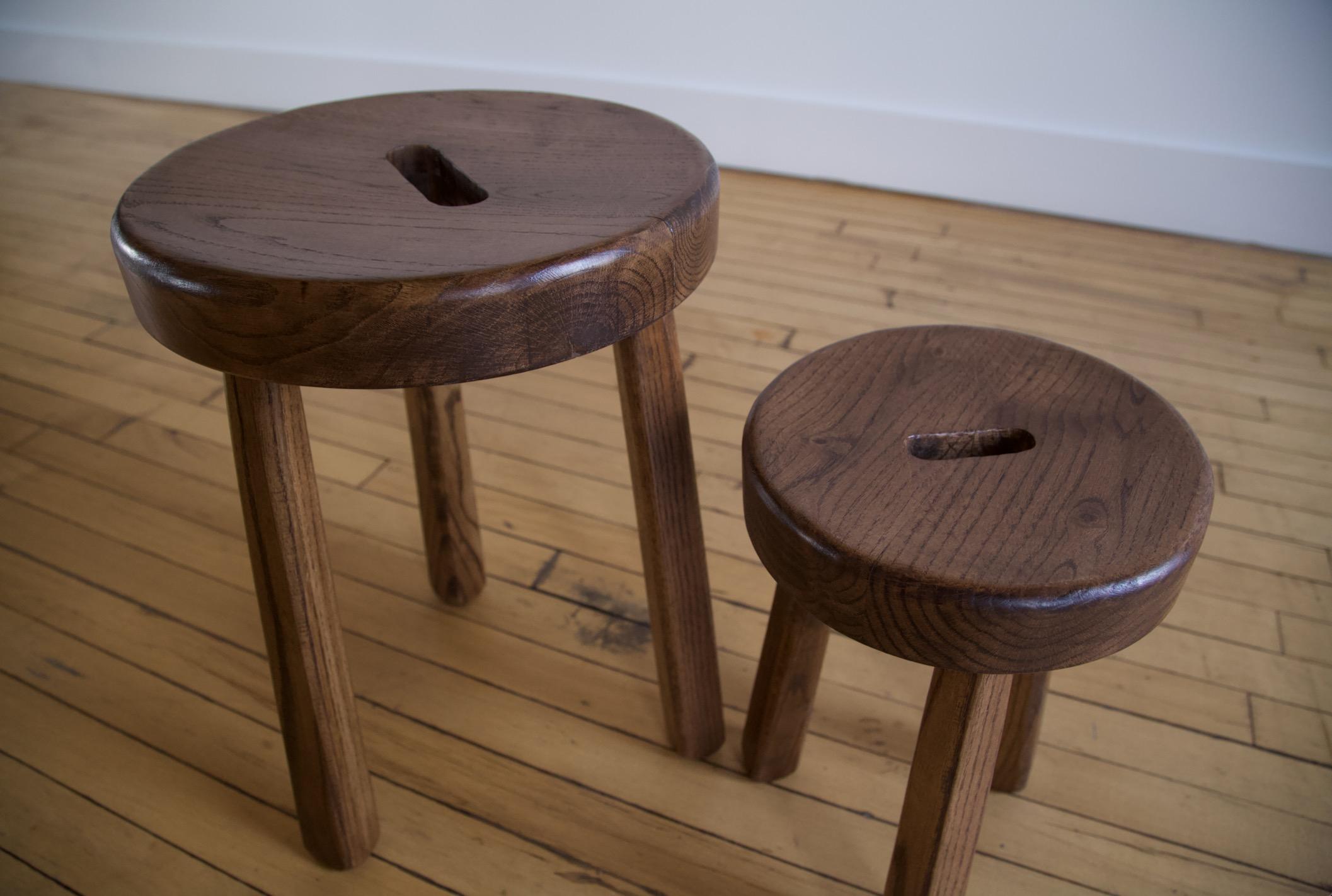 Français Paire de tabourets à lait de style primitif français en vente