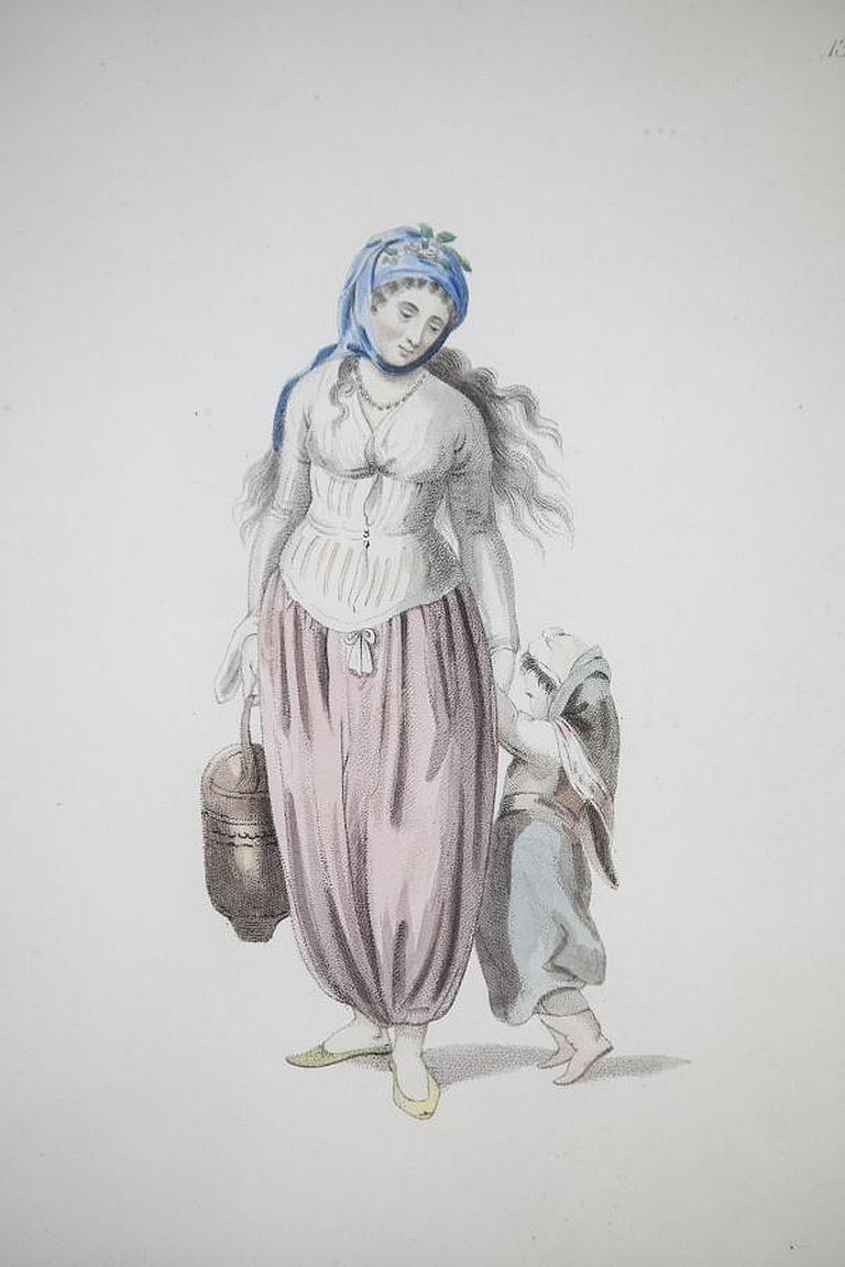 Coppia di stampe dell'inizio del XX secolo raffiguranti donne in vendita 2