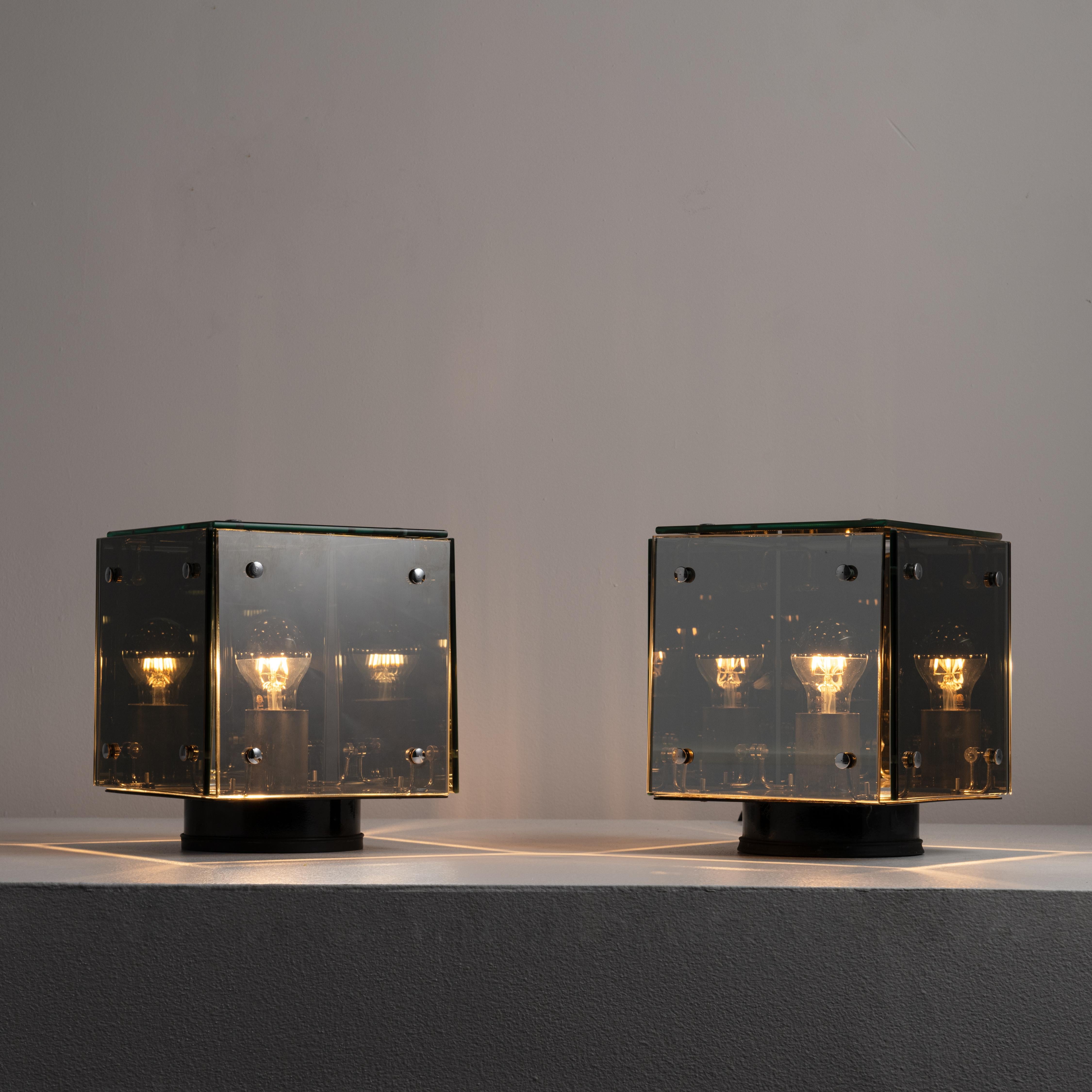 Pair of 'Prismar' Table Lamp by Studio Arditi for Nucleo Sormani. Designed and manufactured in Italy, in 1972. All-mirrored cubic table lamps with chrome details. The glass panels are mirror-like translucent, allowing you view inside the cubes, yet
