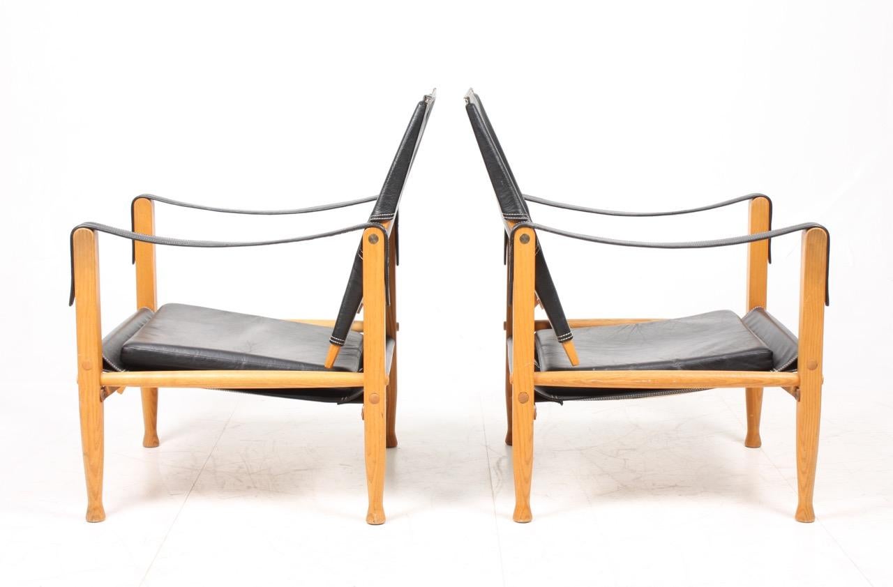 Scandinave moderne Paire de fauteuils de salon immaculés du milieu du siècle dernier en cuir patiné de Kaare Klint en vente