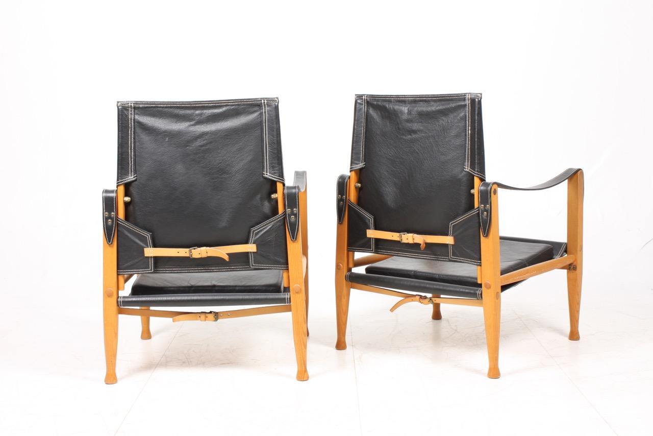 Cuir Paire de fauteuils de salon immaculés du milieu du siècle dernier en cuir patiné de Kaare Klint en vente