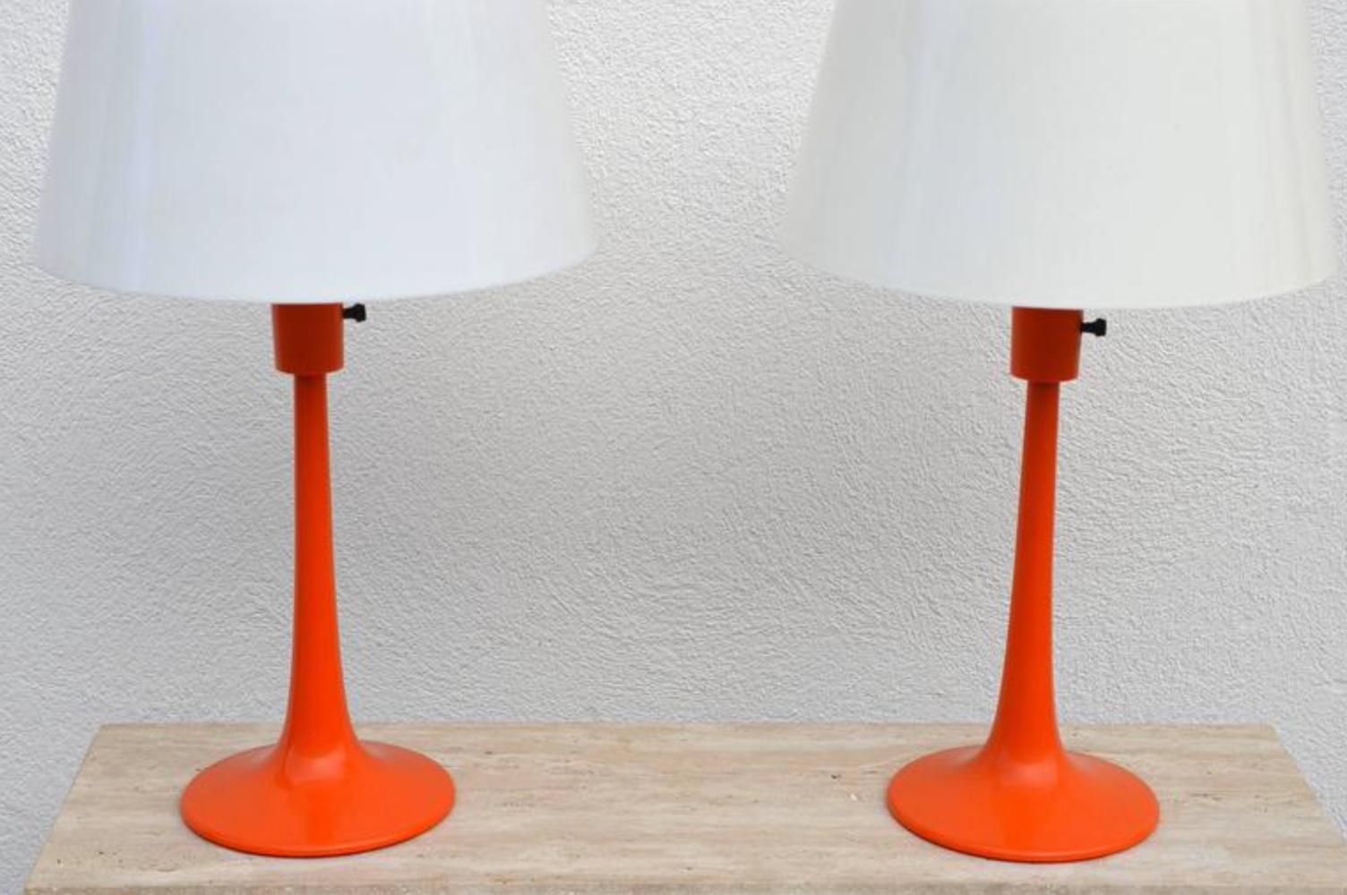 Modern Pair of Pristine Vintage Lumilon Table Lamps by Gerald Thurston for Lightolier For Sale