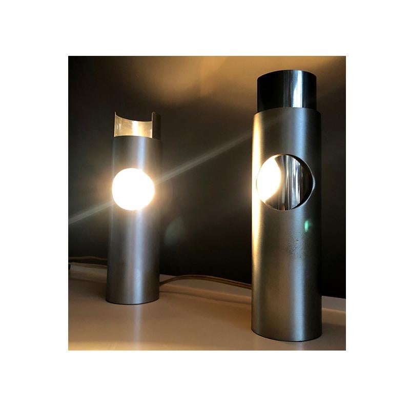 
The lamps have a steel structure.
The light points can be opened and closed to create a customizable beam of light, hence the name 'Privacy'.