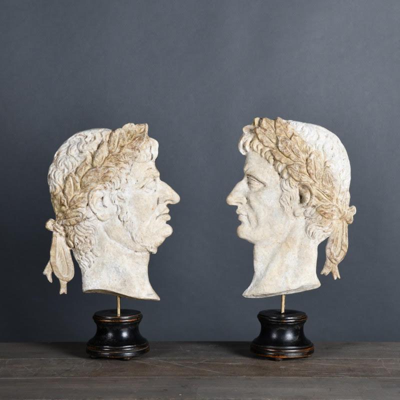 Pareja de perfiles de emperadores romanos en yeso y madera.

Reedición de perfiles de emperadores romanos en estilo camafeo realizados en el siglo XVIII durante el 