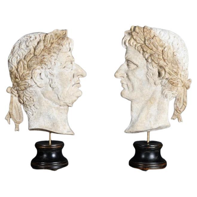 Pareja de Perfiles de Emperadores Romanos en Yeso y Madera. en venta