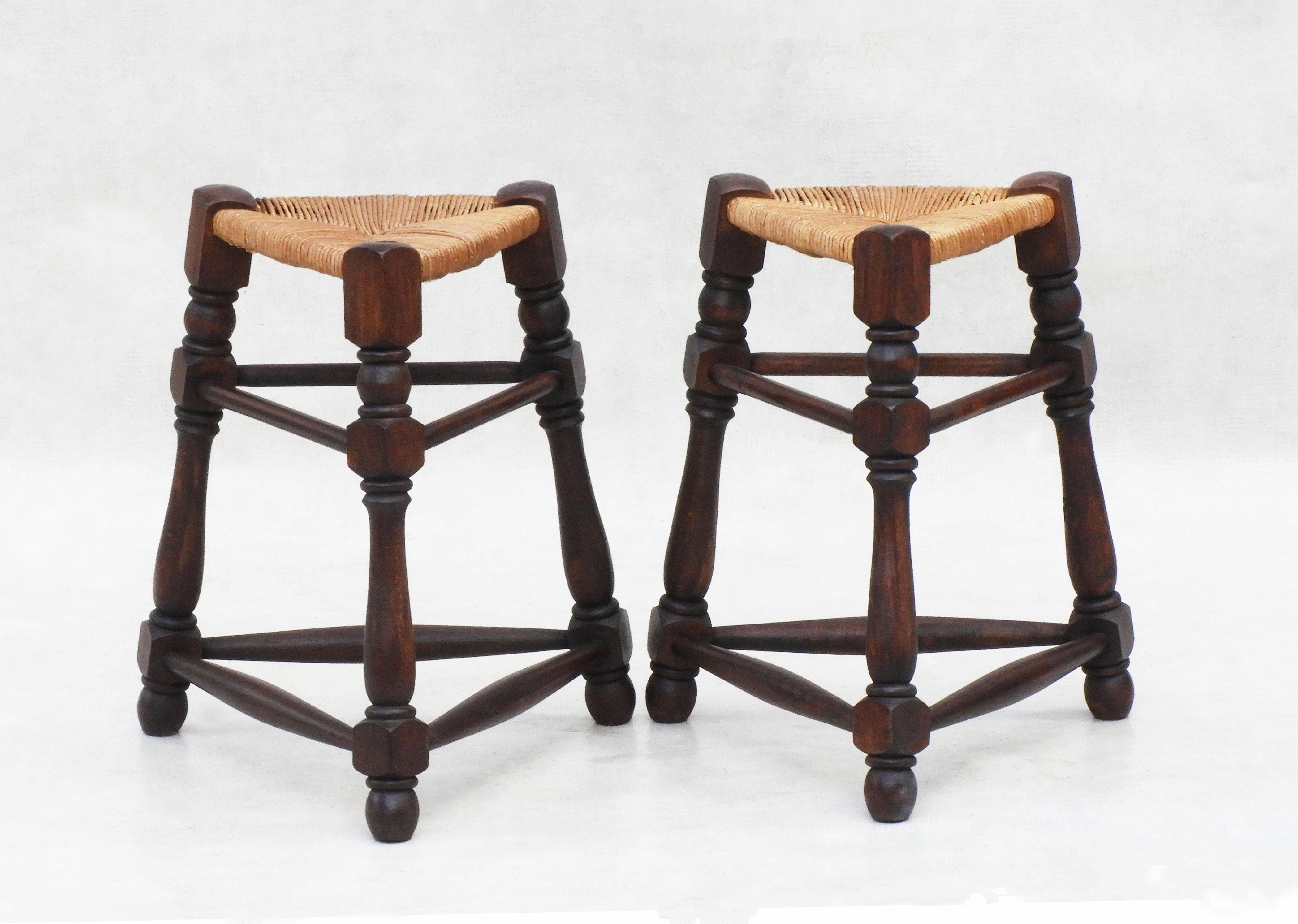 Turned Pair of Provincial French Triangular Rush Seat Tabouret Stools c1950s France For Sale