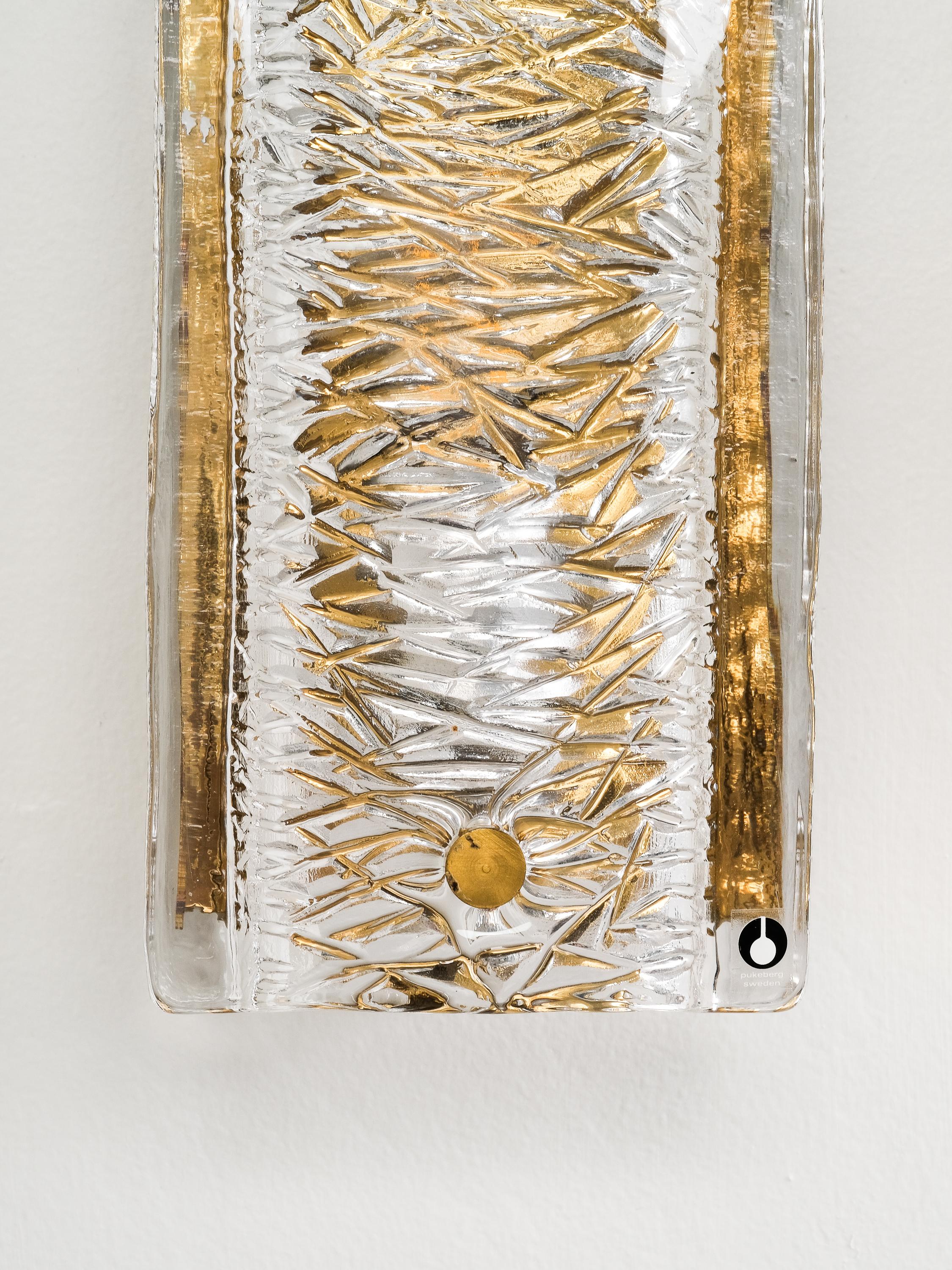 Pair of Pukeberg Brass and Crystal Glass Wall Sconces, Sweden, 1970s en vente 4