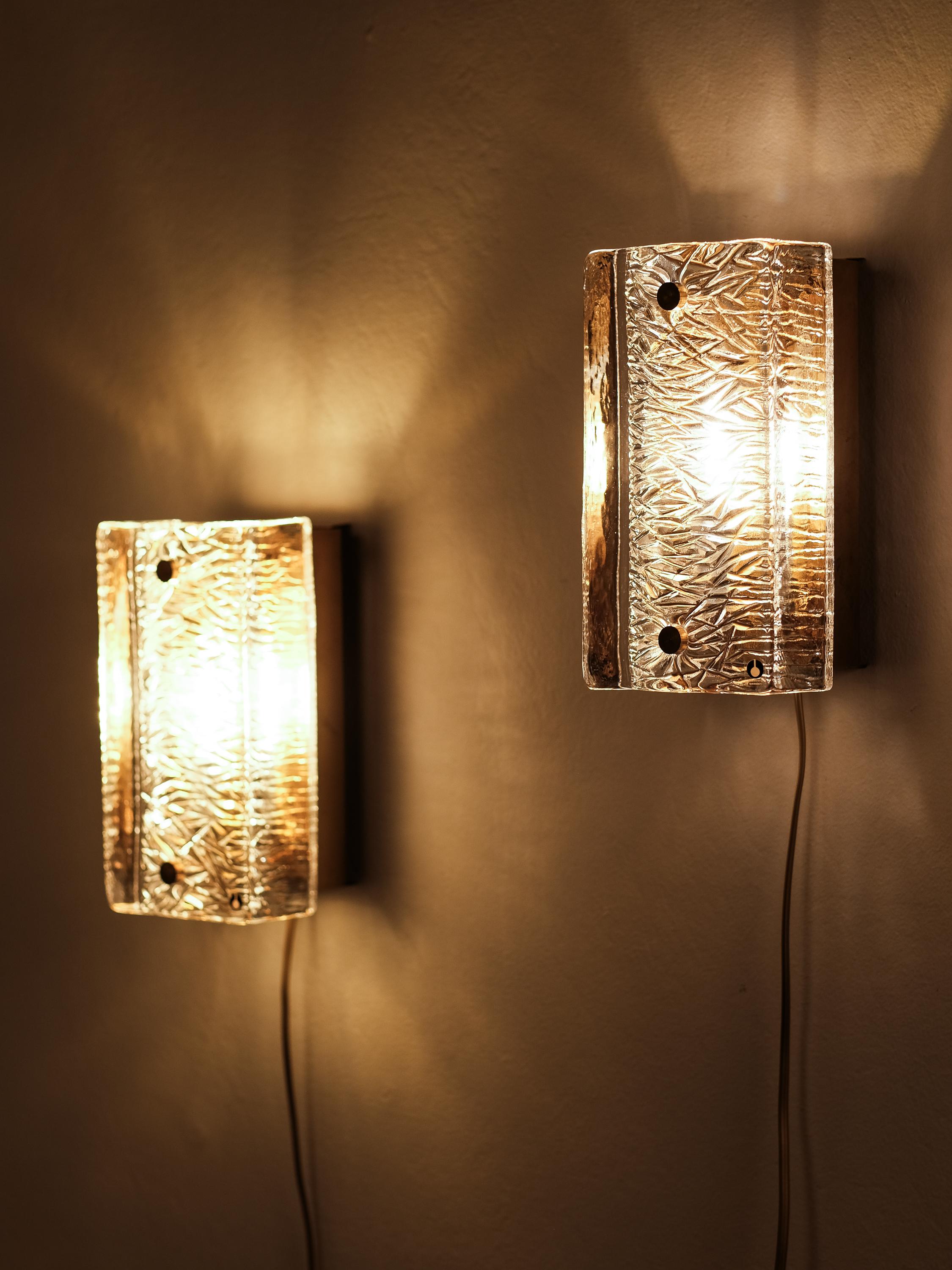 Pair of Pukeberg Brass and Crystal Glass Wall Sconces, Sweden, 1970s en vente 5