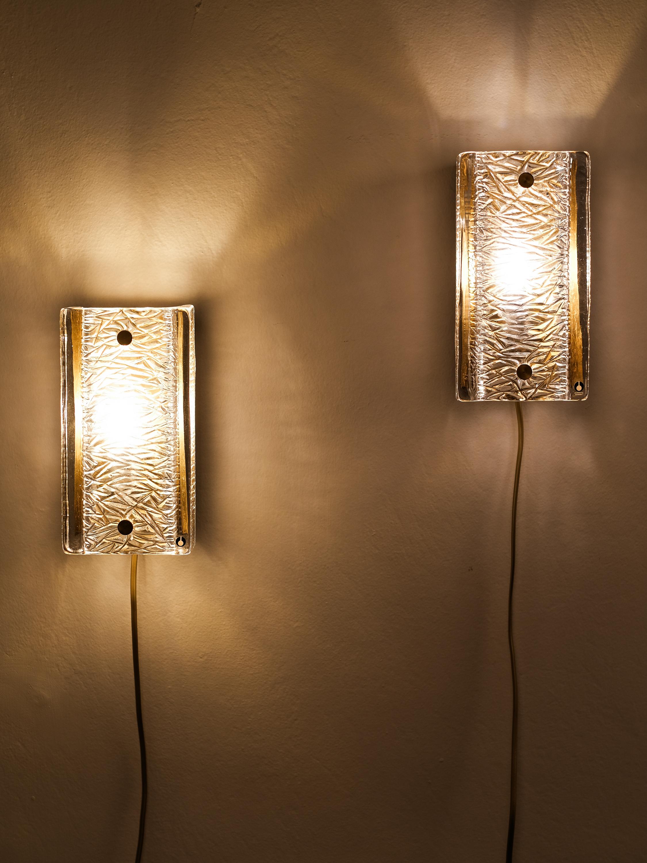 Pair of Pukeberg Brass and Crystal Glass Wall Sconces, Sweden, 1970s en vente 6