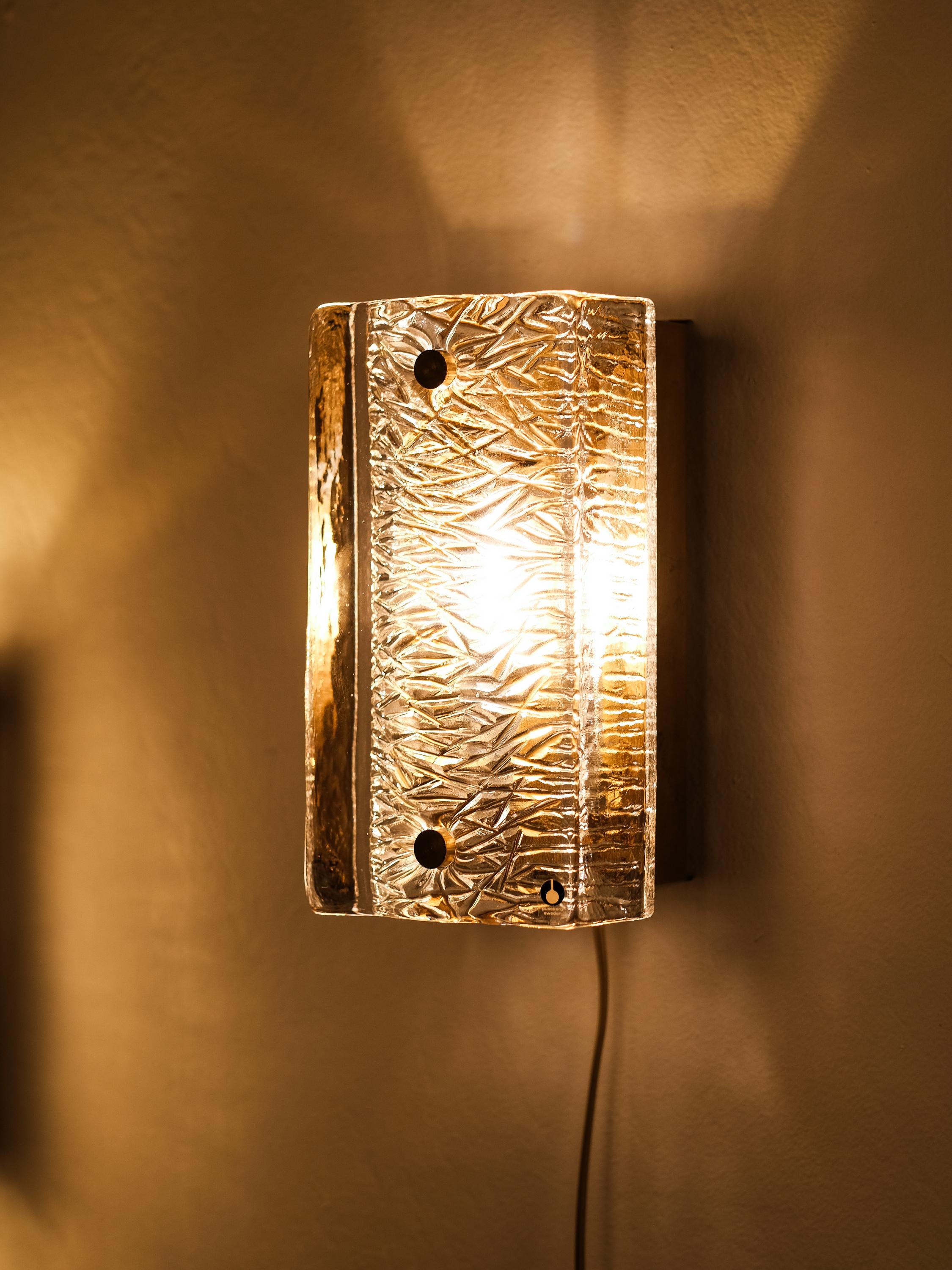 Pair of Pukeberg Brass and Crystal Glass Wall Sconces, Sweden, 1970s en vente 8