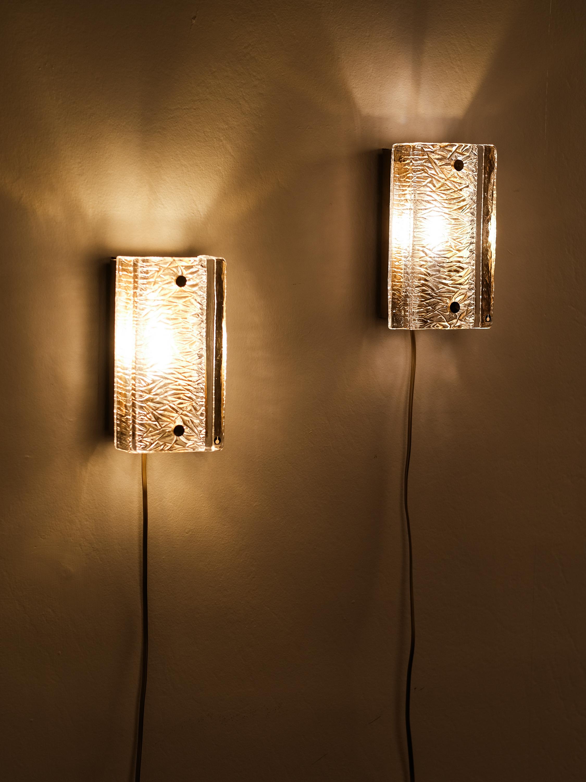 Pair of Pukeberg Brass and Crystal Glass Wall Sconces, Sweden, 1970s en vente 11