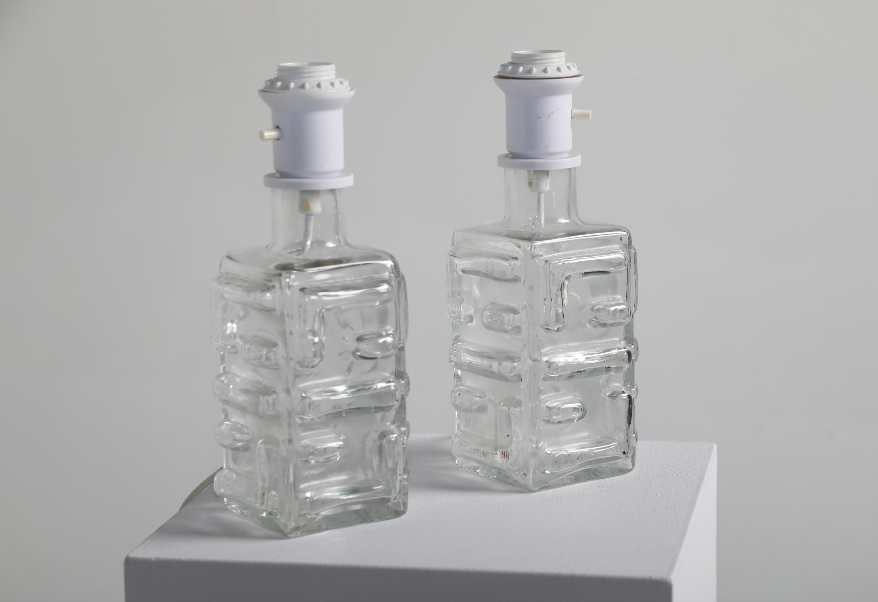Scandinave moderne Paire de pieds de lampe en verre Pukeberg, Suède, années 1970 en vente