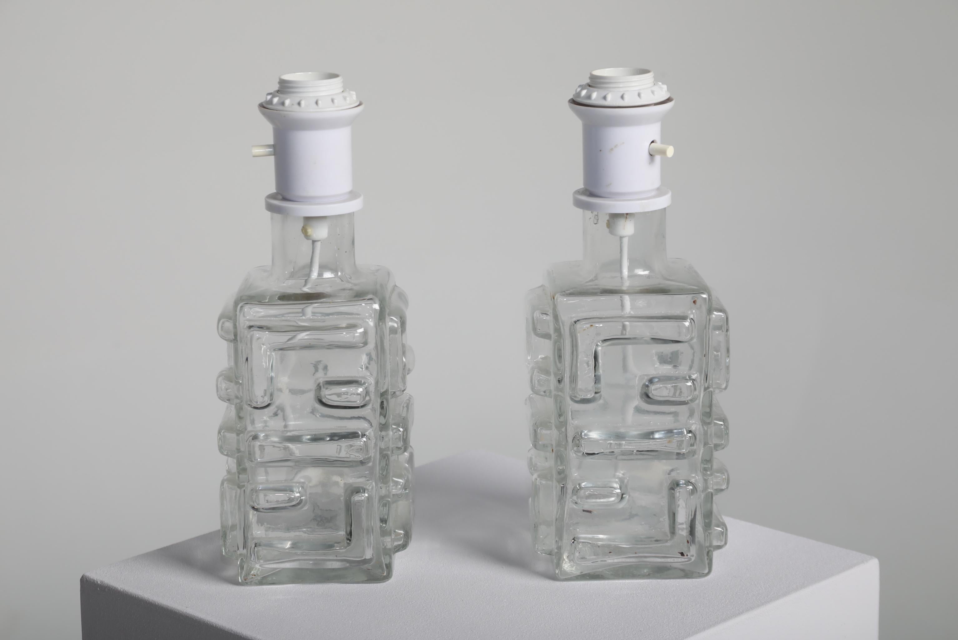 Suédois Paire de pieds de lampe en verre Pukeberg, Suède, années 1970 en vente