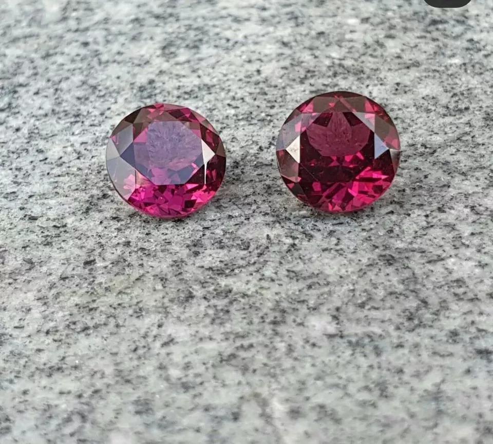 Par de granates morados tallados 3,40 cts Fabricación de joyas Corte redondo en venta