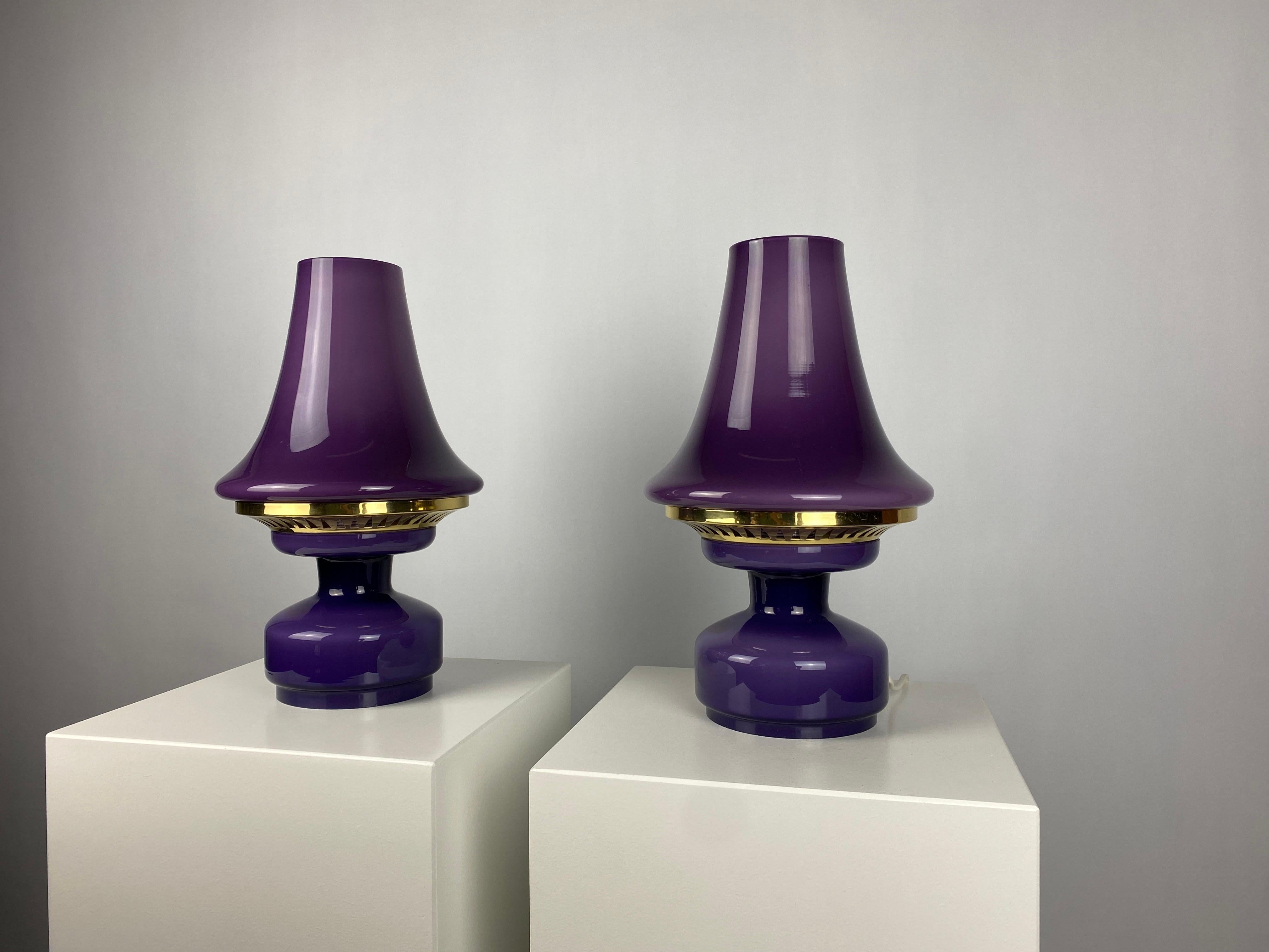 Mid-Century Modern Pair of Purple Glass Mushroom Table Lights B-124 by Hans Agne Jakobsson Markaryd