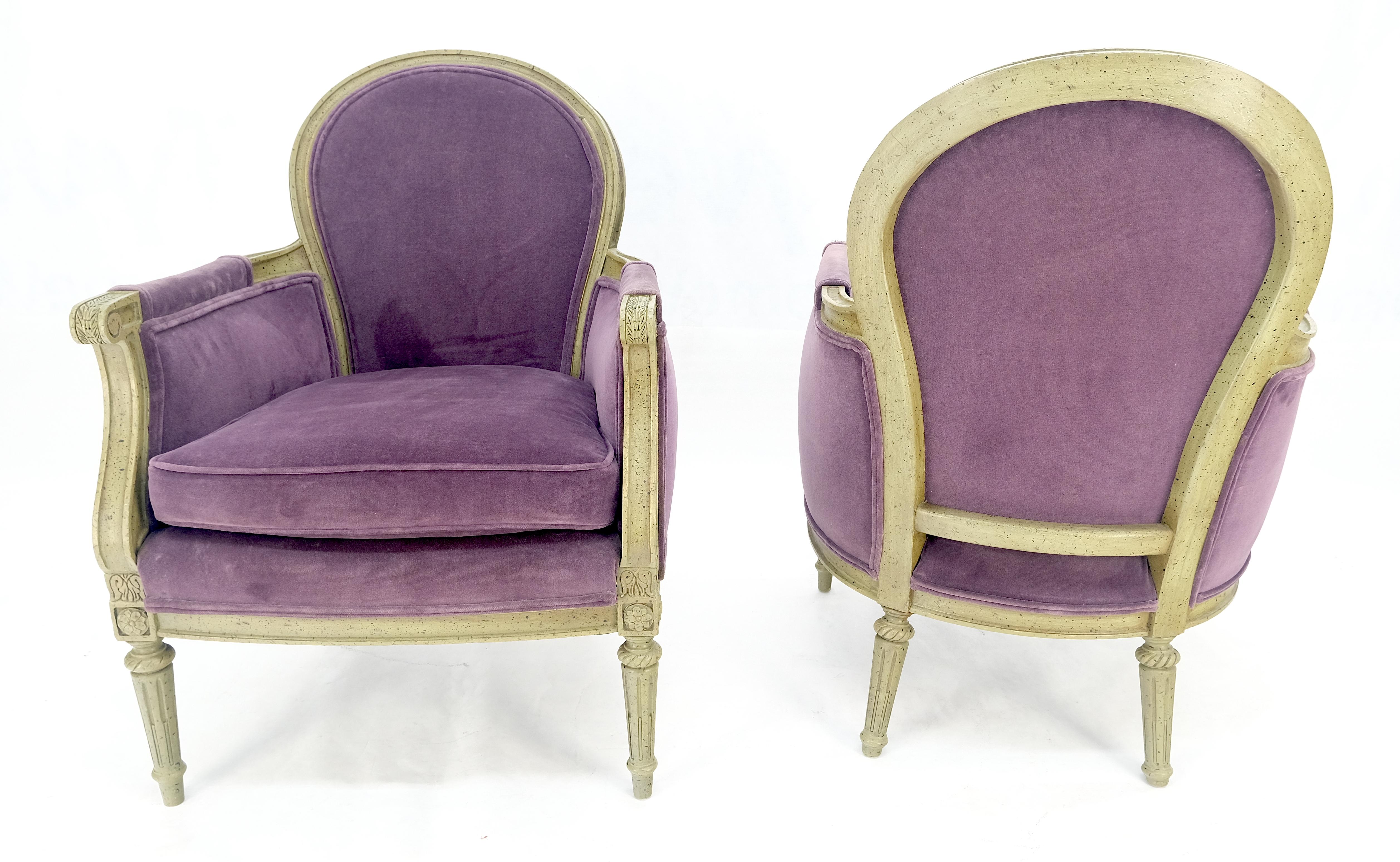 Pareja de sillones bergere club franceses tapizados en terciopelo morado ¡Limpios! en venta 3