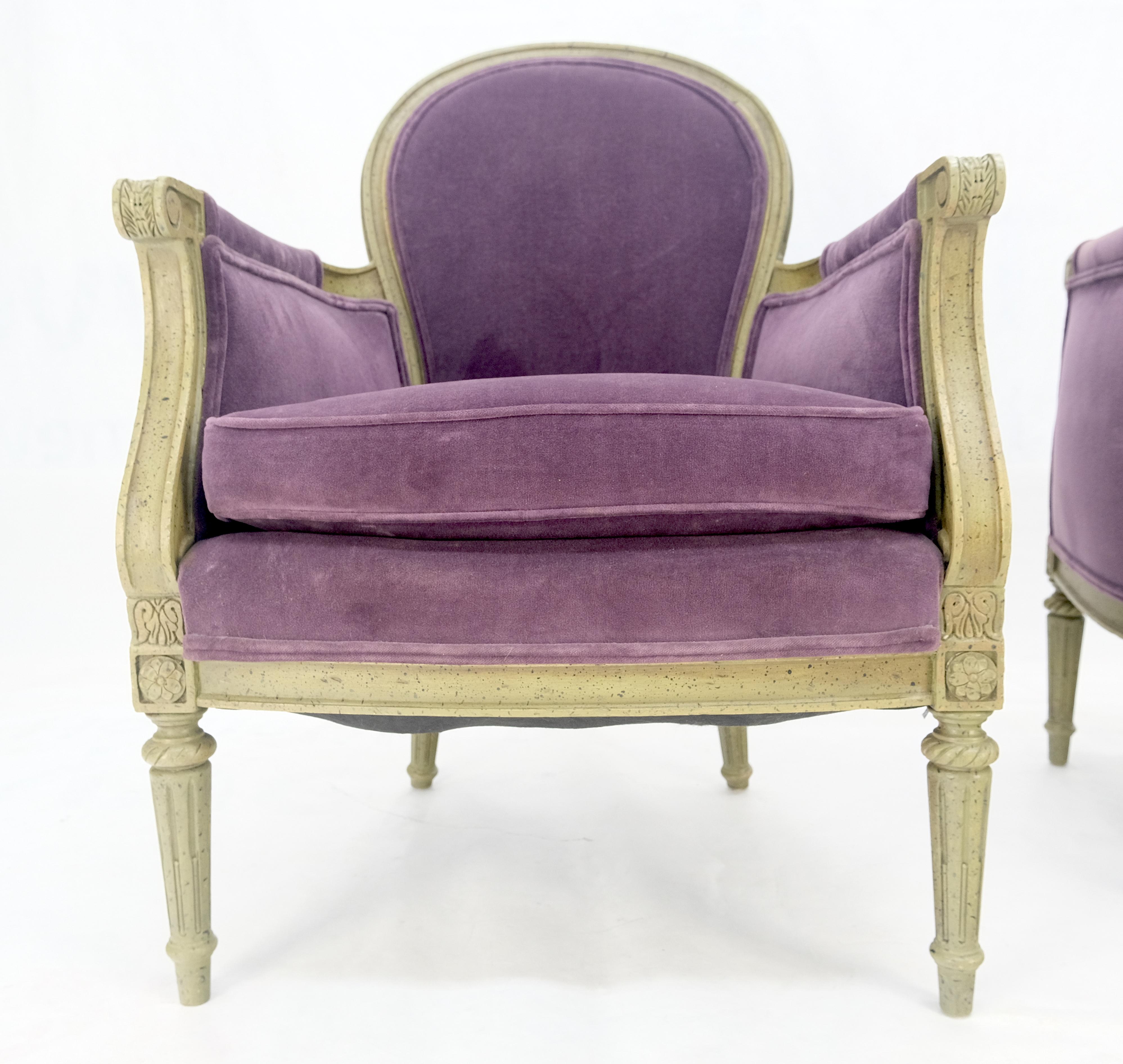 Pareja de sillones bergere club franceses tapizados en terciopelo morado ¡Limpios! en venta 4