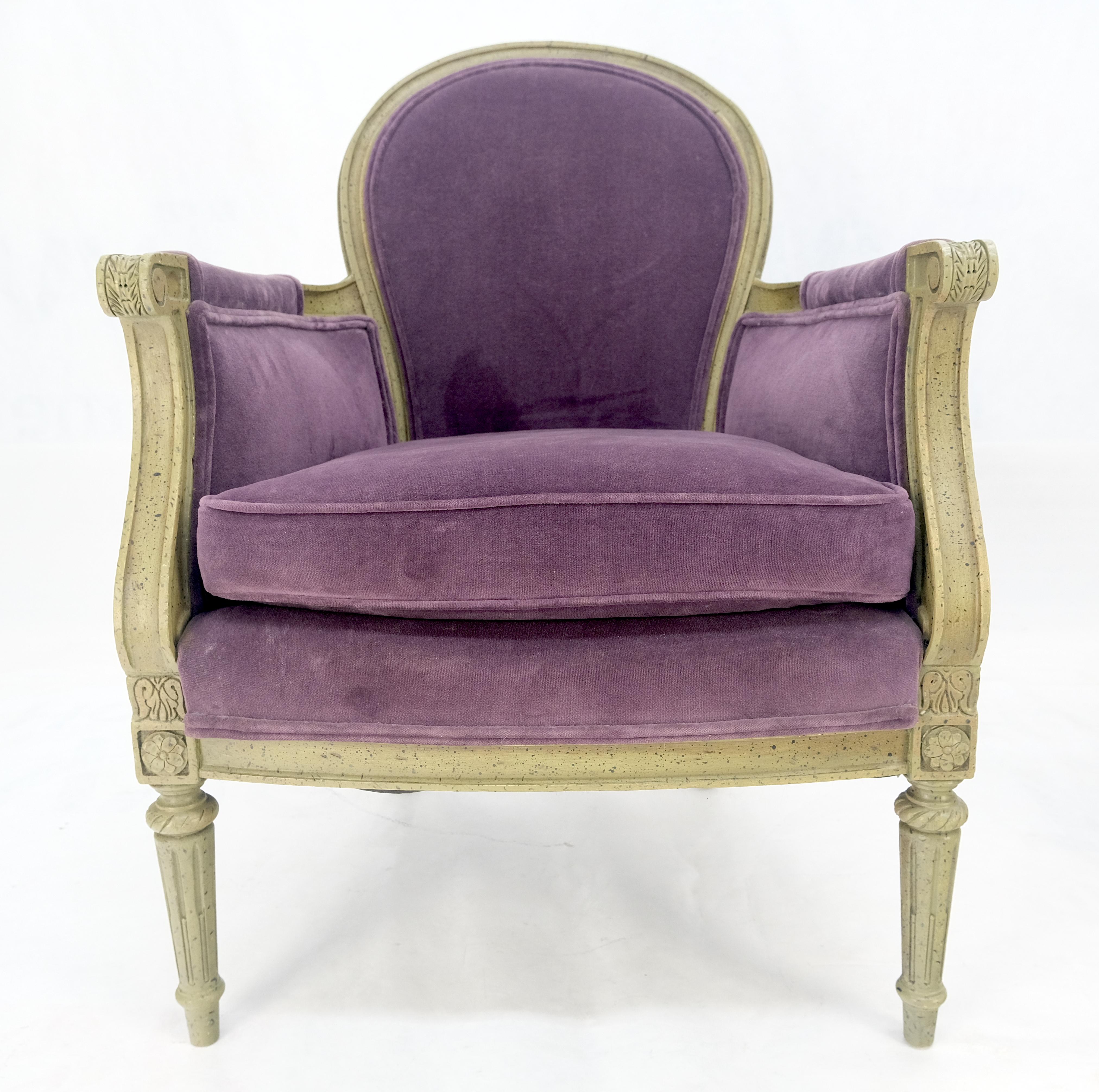 Pareja de sillones bergere club franceses tapizados en terciopelo morado ¡Limpios! en venta 5