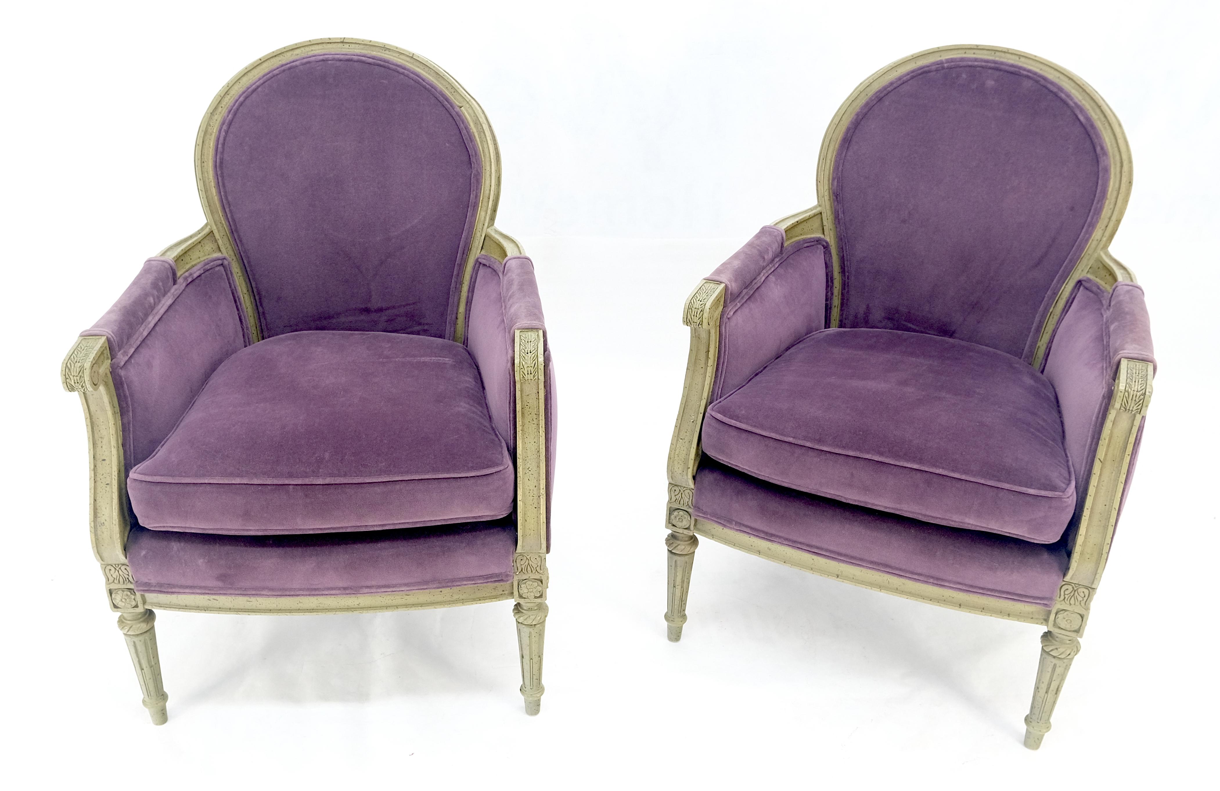 Pareja de sillones bergere club franceses tapizados en terciopelo morado ¡Limpios! Provincial francés en venta