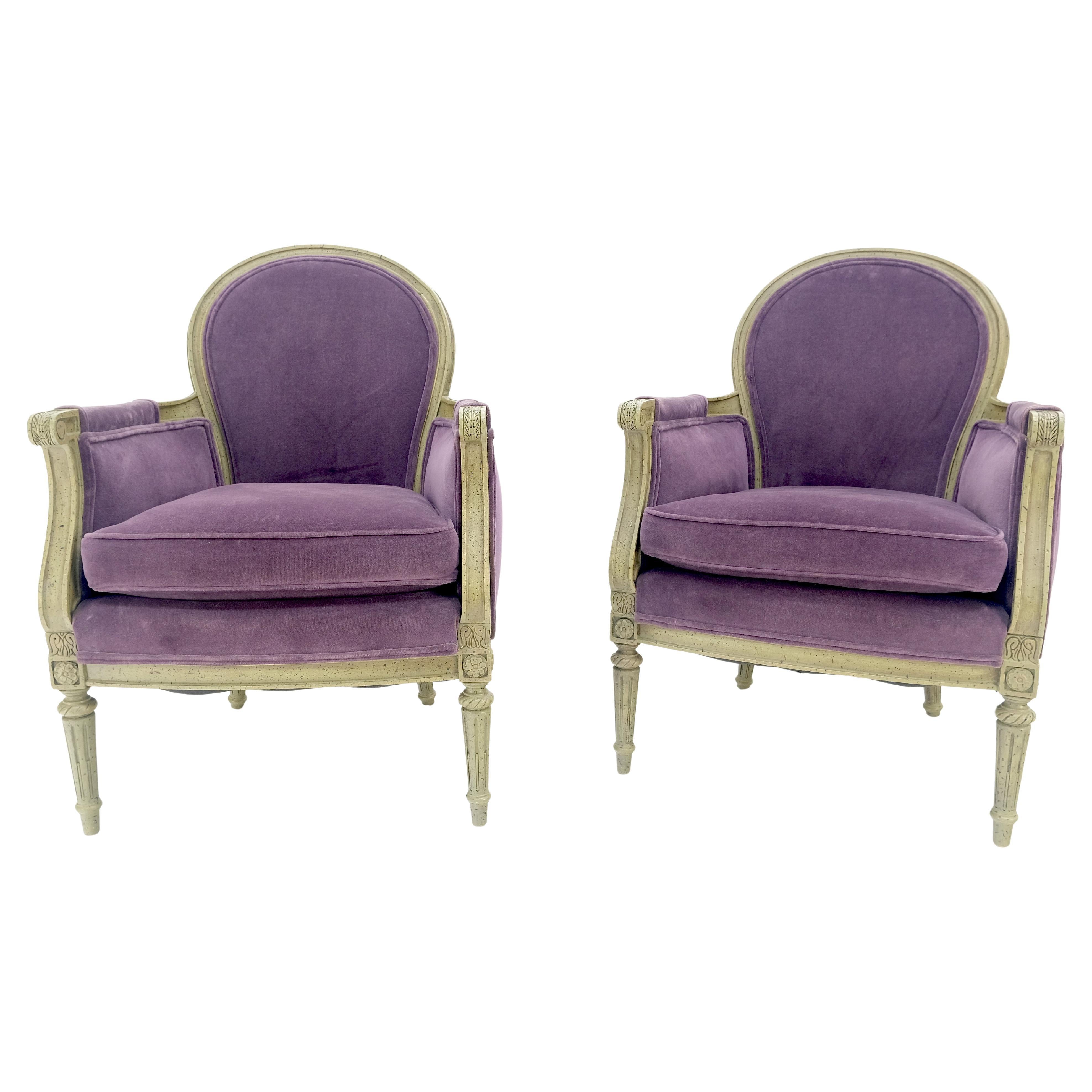 Pareja de sillones bergere club franceses tapizados en terciopelo morado ¡Limpios! en venta