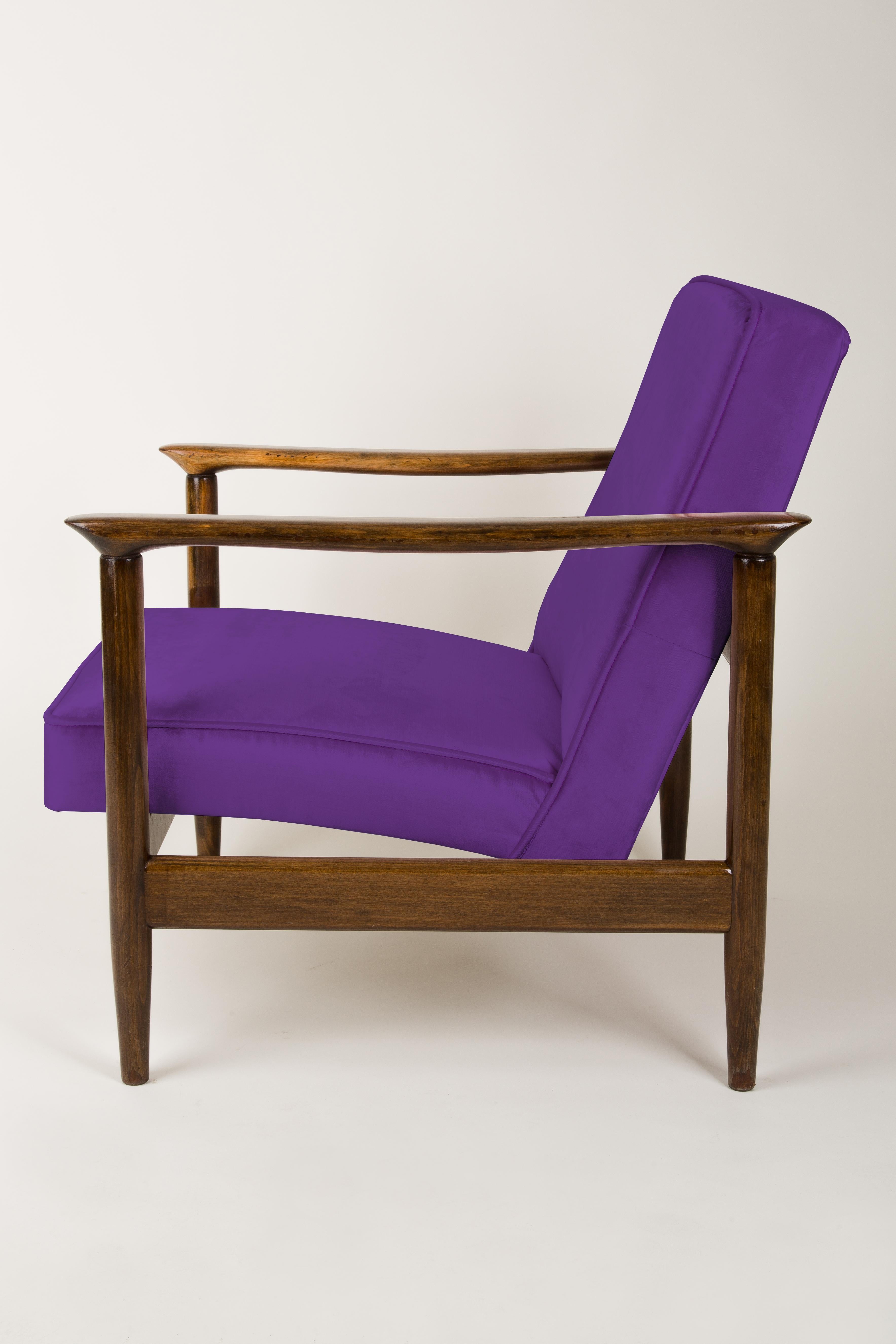 Hand-Crafted Pair of Purple Violet Armchairs, Edmund Homa, GFM-142, 1960s, Poland For Sale