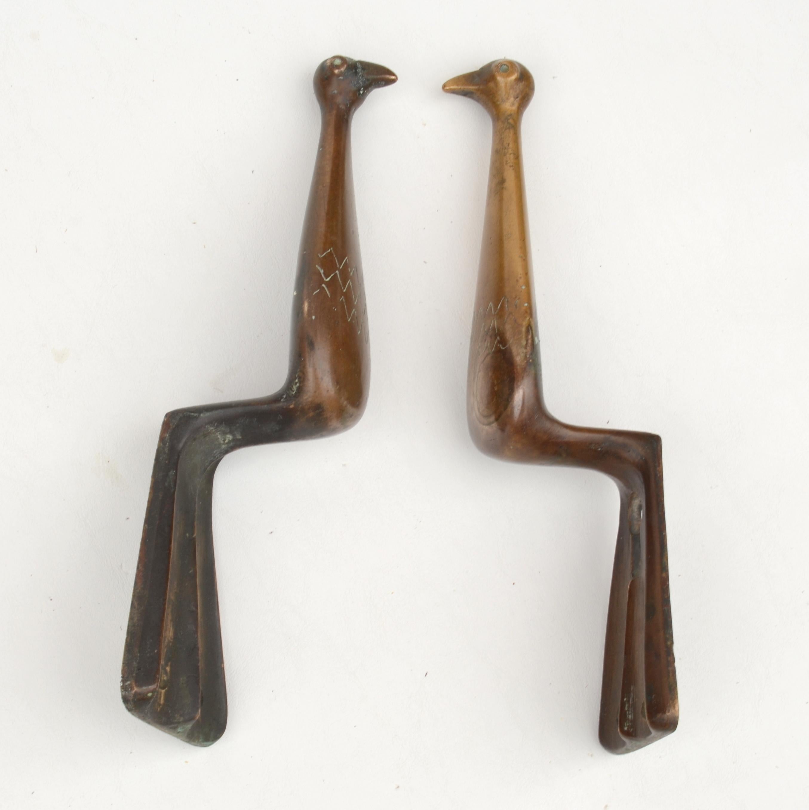 Mid-Century Modern Pair of Push and Pull Bronze Door Handles Formde as Doves For Sale