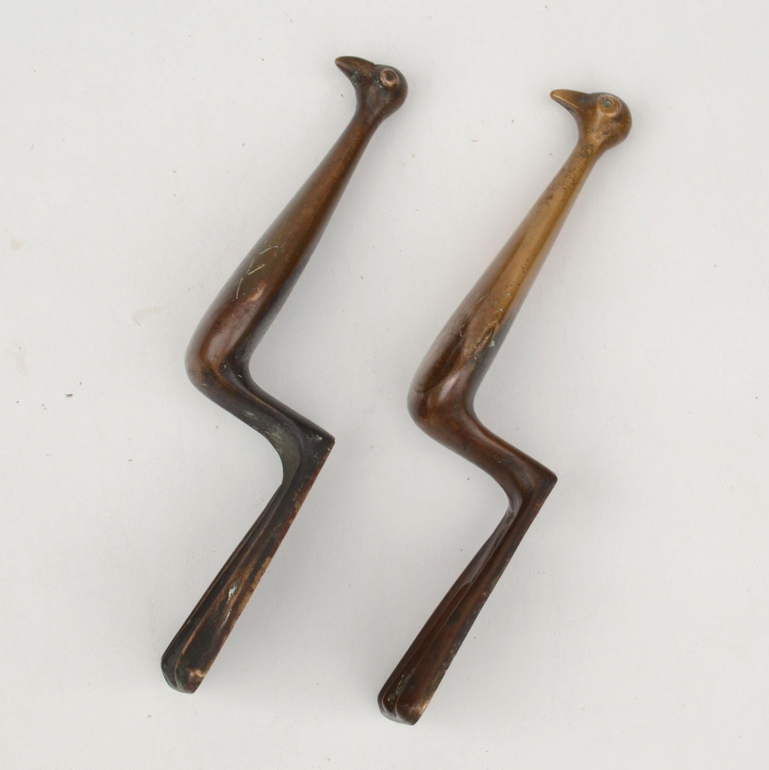 Paar Türgriffe aus Bronze zum Drücken und Ziehen als Taubenform (Gegossen)