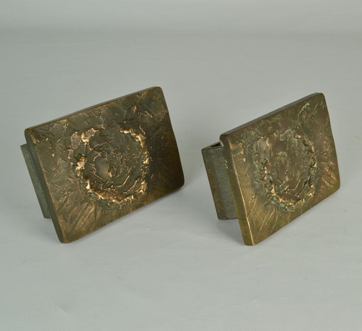 Architectural Pair of Push Pull Relief Door Handles in Bronze with Keyhole In Excellent Condition In London, GB