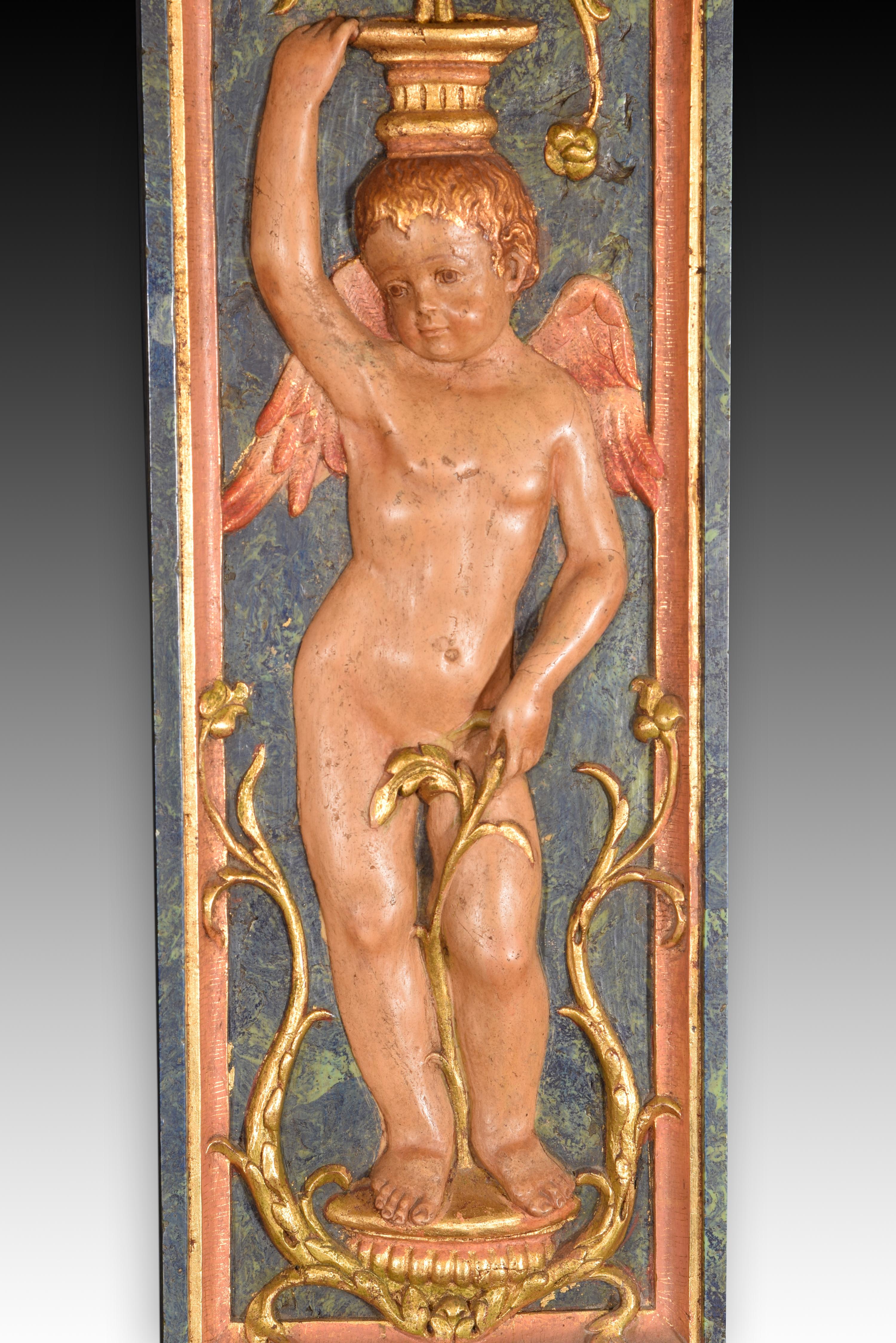 Spanish Pair of putti, relief. Molded alabaster. 20th century, after Renaissance models For Sale