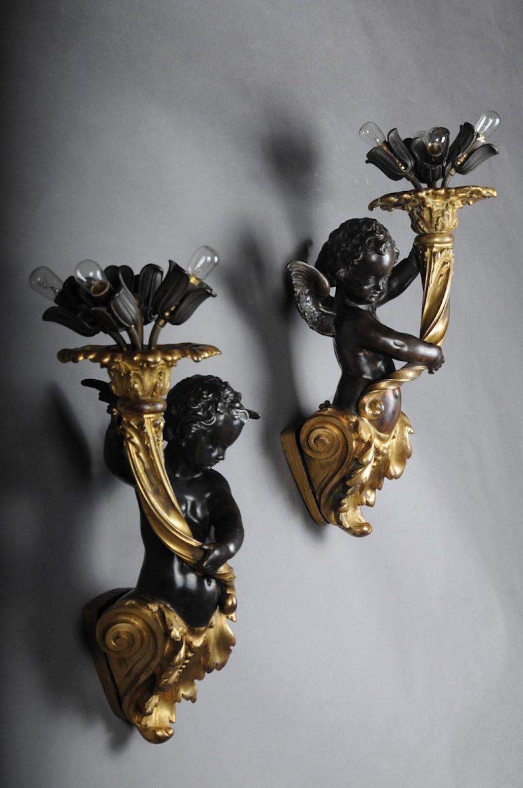 Pair of Putti Wall Appliques or Sconces, Bronze Gilded, Paris, 1870 For Sale 4