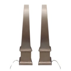 Paire de lampes pyramidales en acier inoxydable plié Paris, France, vers 1980