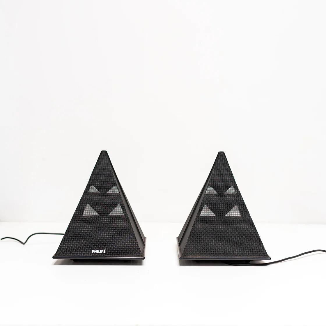 Belge Paire d'enceintes pyramidales de PHILIPS en vente