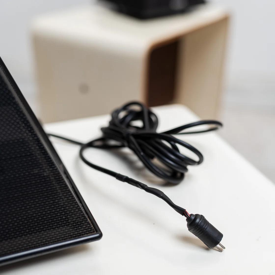 Fin du 20e siècle Paire d'enceintes pyramidales de PHILIPS en vente